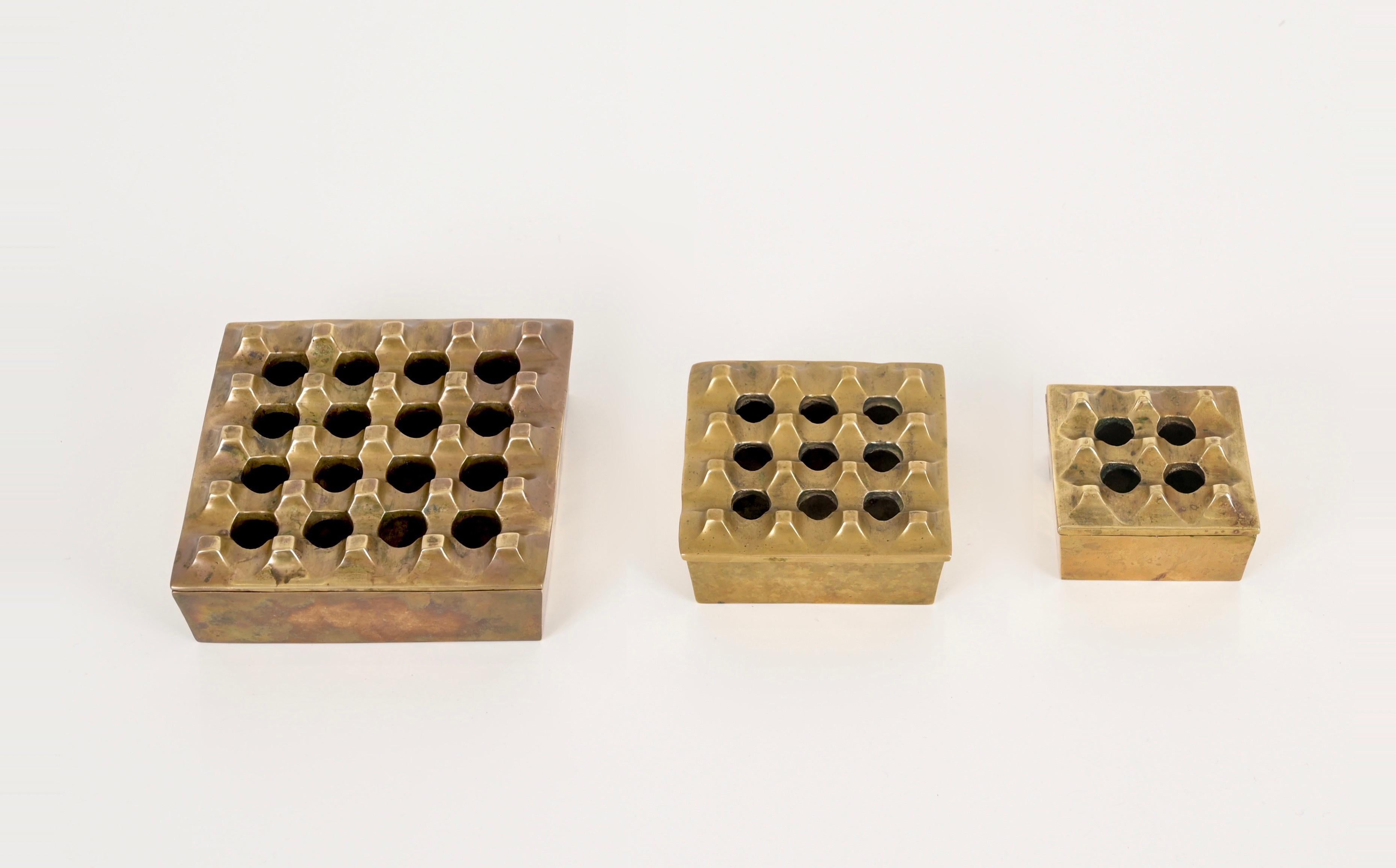 Set of Three “Ultima” Solid Brass Ashtrays by Bäckström & Ljungberg, Sweden 1960 In Good Condition For Sale In Roma, IT