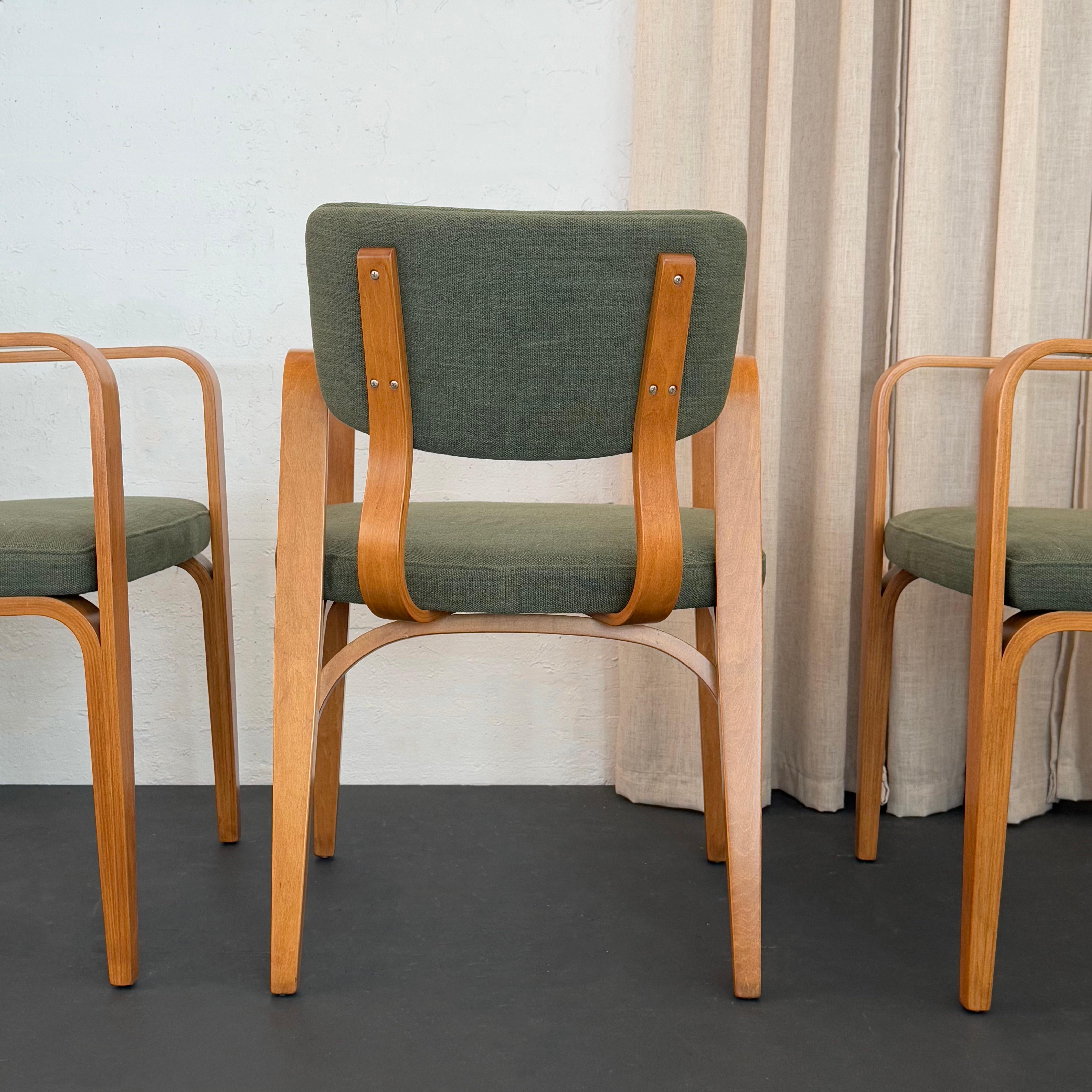 XX secolo Set di tre sedie imbottite in legno di acero di Thonet in vendita