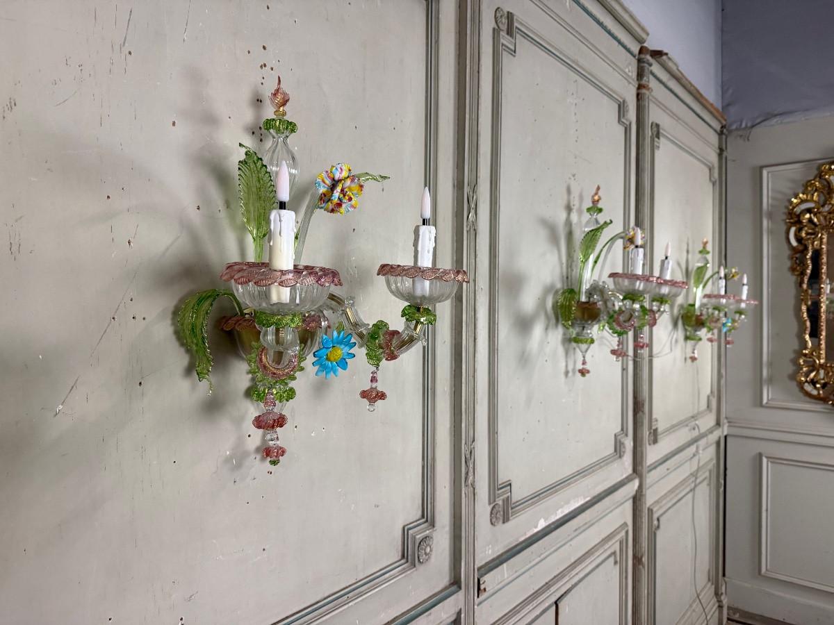 Set of three Venetian wall lights in multicoloured Murano glass, circa 1950 For Sale 4