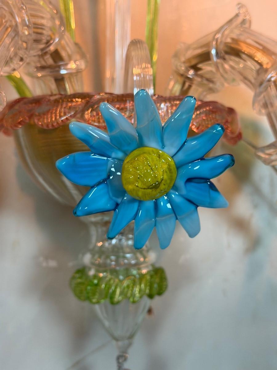 Set of three Venetian wall lights in multicoloured Murano glass, circa 1950 For Sale 3