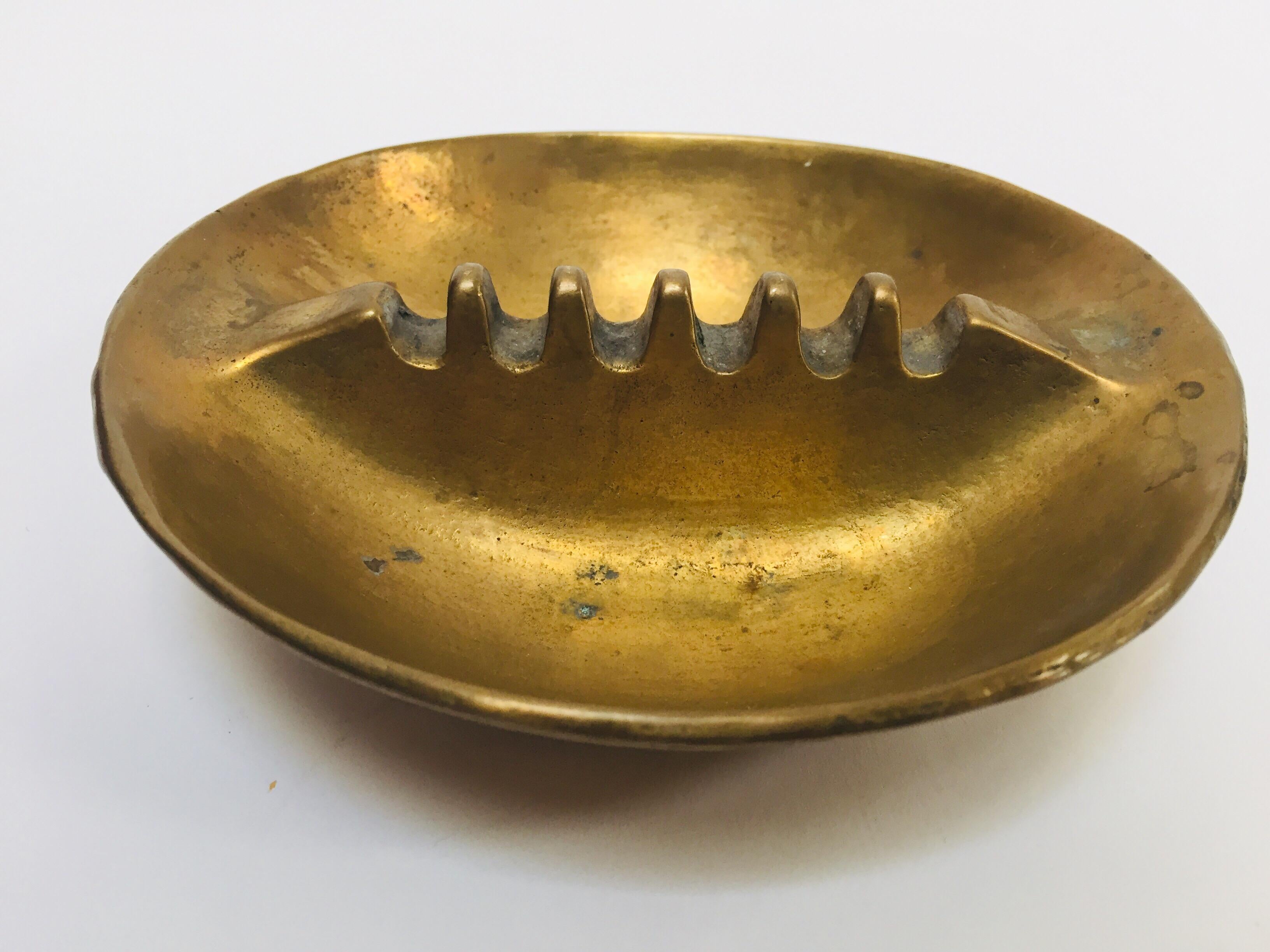 Set of Three Vintage 1960 Solid Cast Brass Ashtrays In Good Condition In North Hollywood, CA