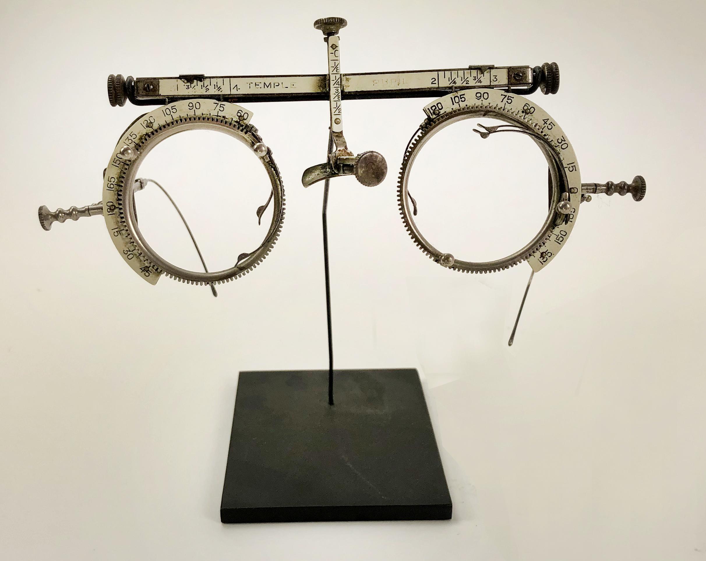Ensemble de trois lunettes d'optique vintage/antique en laiton et acier Bon état - En vente à Dallas, TX