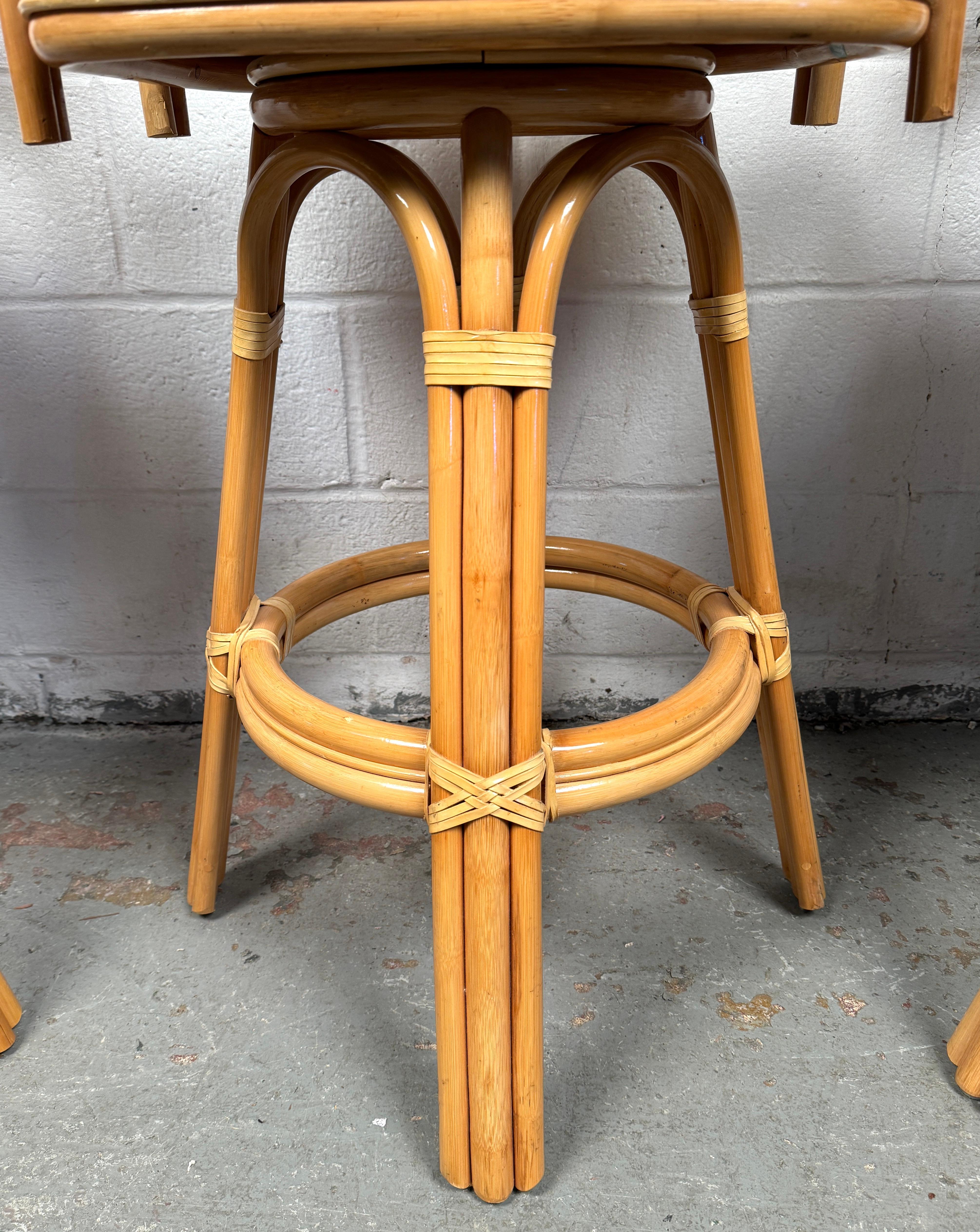 Bambou Ensemble de trois tabourets de bar en bambou vintage en vente