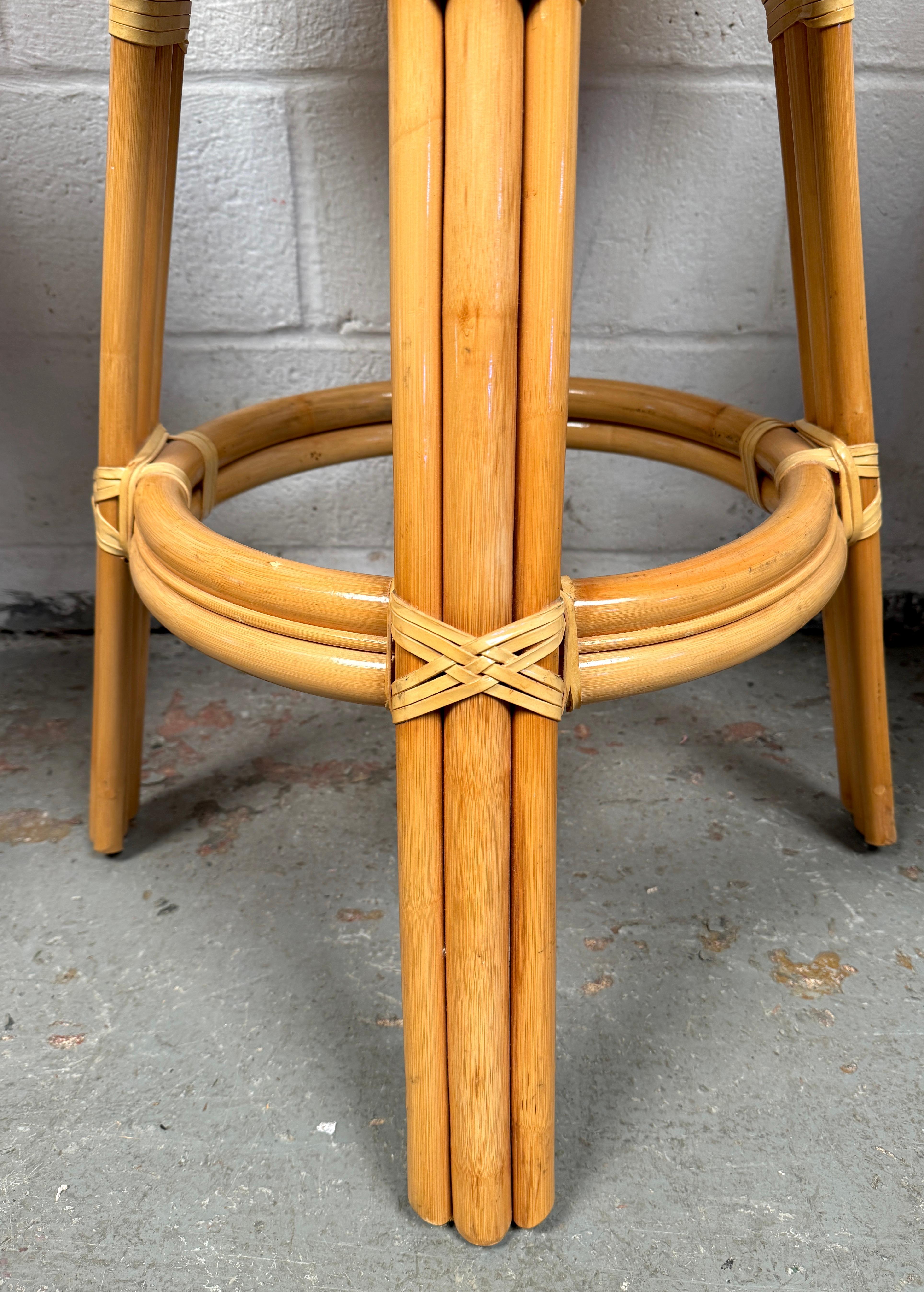 Ensemble de trois tabourets de bar en bambou vintage en vente 1