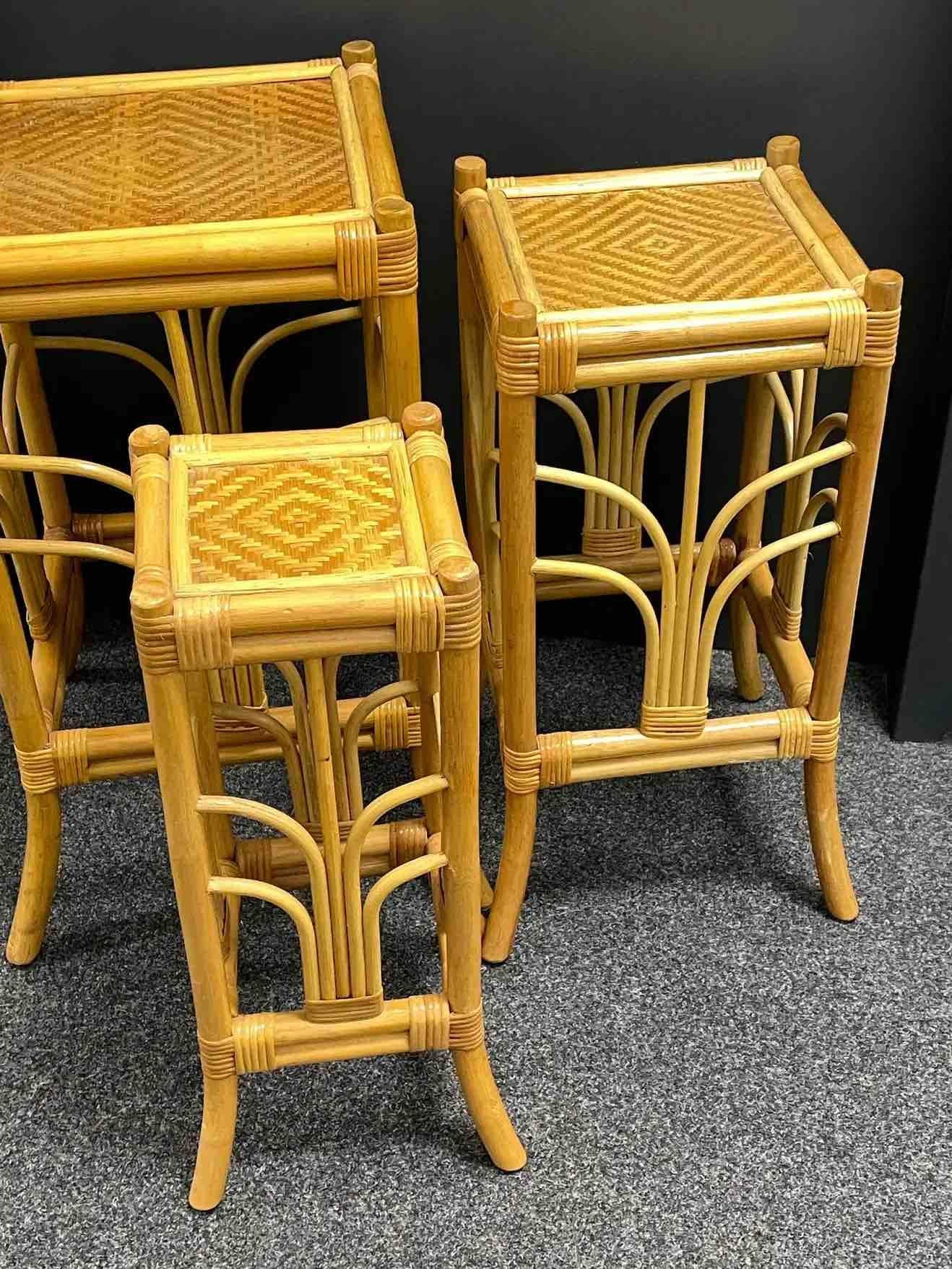 Mid-Century Modern Set of Three Vintage Bohemian Rattan Bamboo Plant Stand Nesting Tables, Italy For Sale