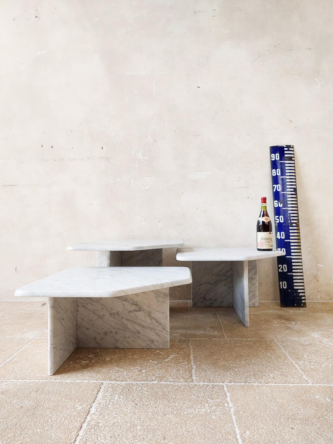 Mid-Century Modern Ensemble de trois tables basses vintage en marbre de Carrare, années 1970 en vente