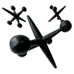 Conjunto de tres jotas decorativas vintage de hierro lacado en negro