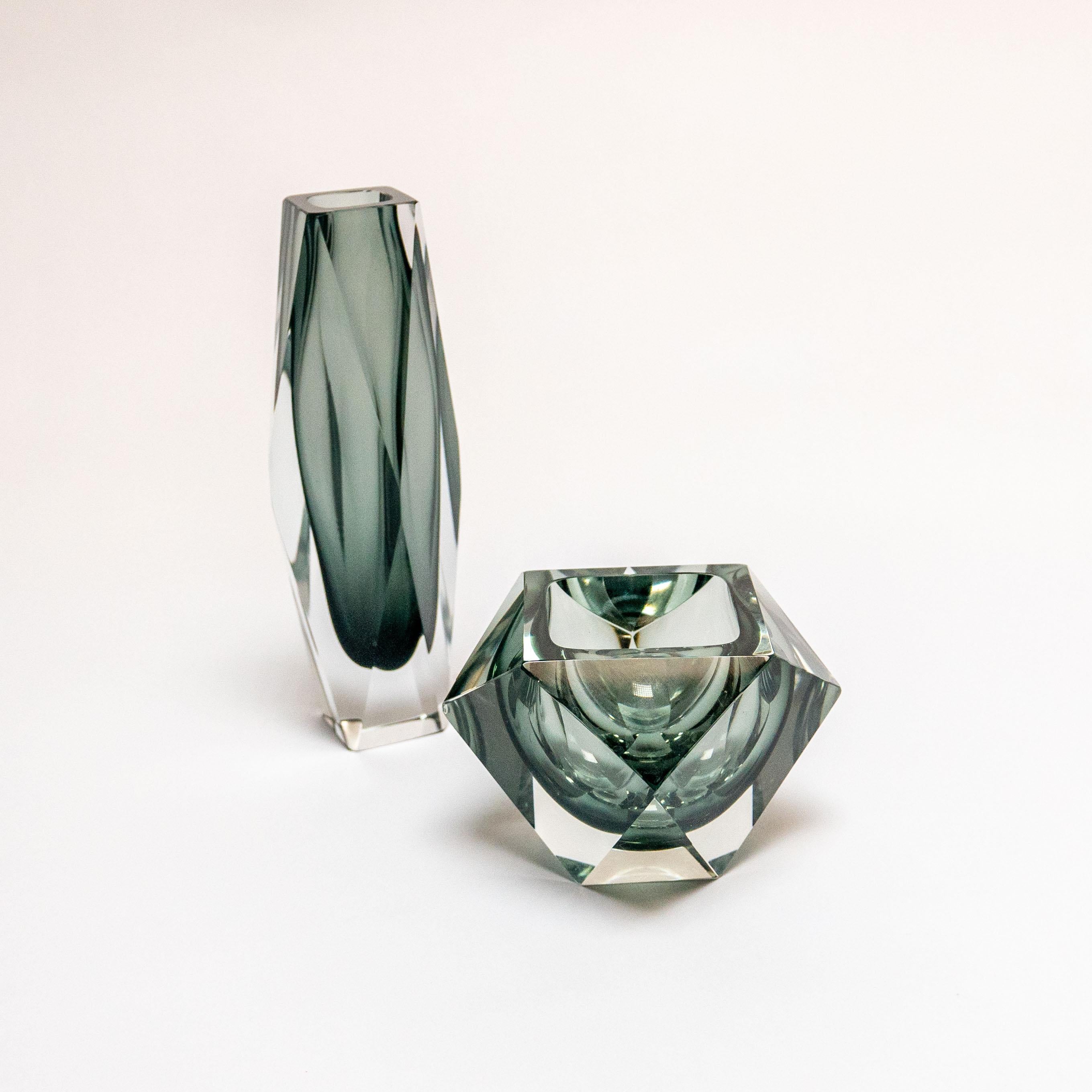 Moderne Ensemble de trois vases géométriques en verre de Murano, gris et noir, Flavio Poli en vente