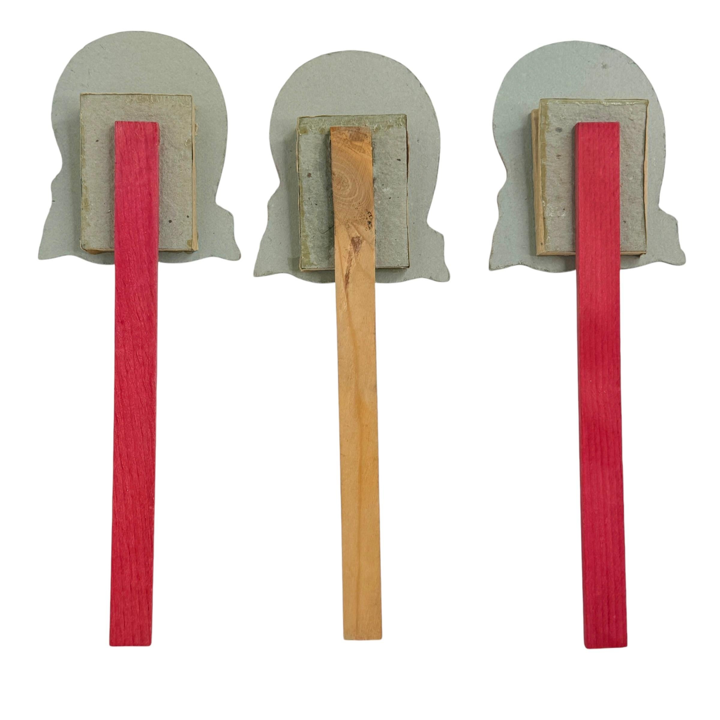 Set de tres juguetes ruidosos de Halloween Vintage Squeaker - Diablo divertido y colorido Alemán en venta