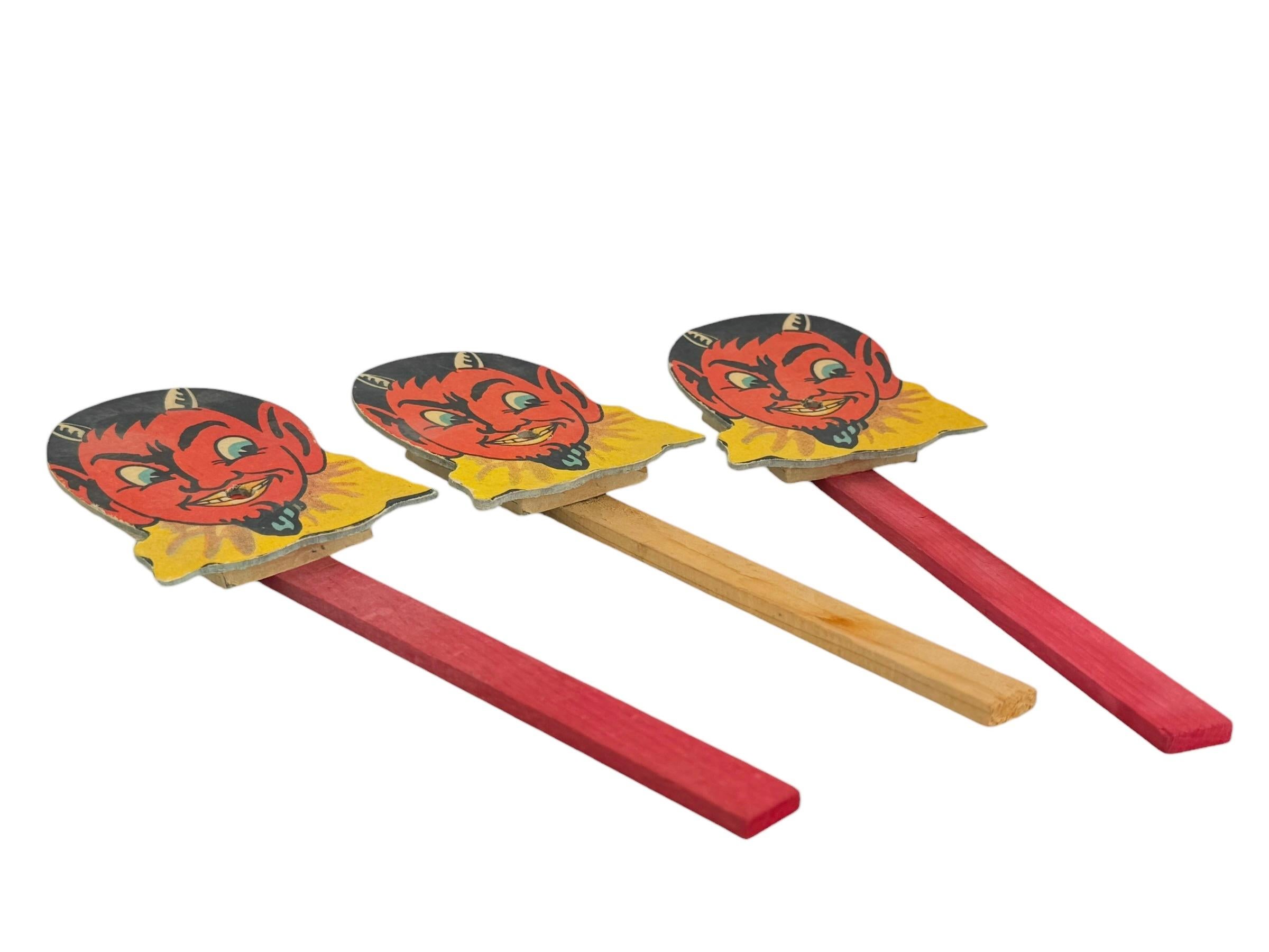 Set de tres juguetes ruidosos de Halloween Vintage Squeaker - Diablo divertido y colorido en Bueno estado para la venta en Nuernberg, DE