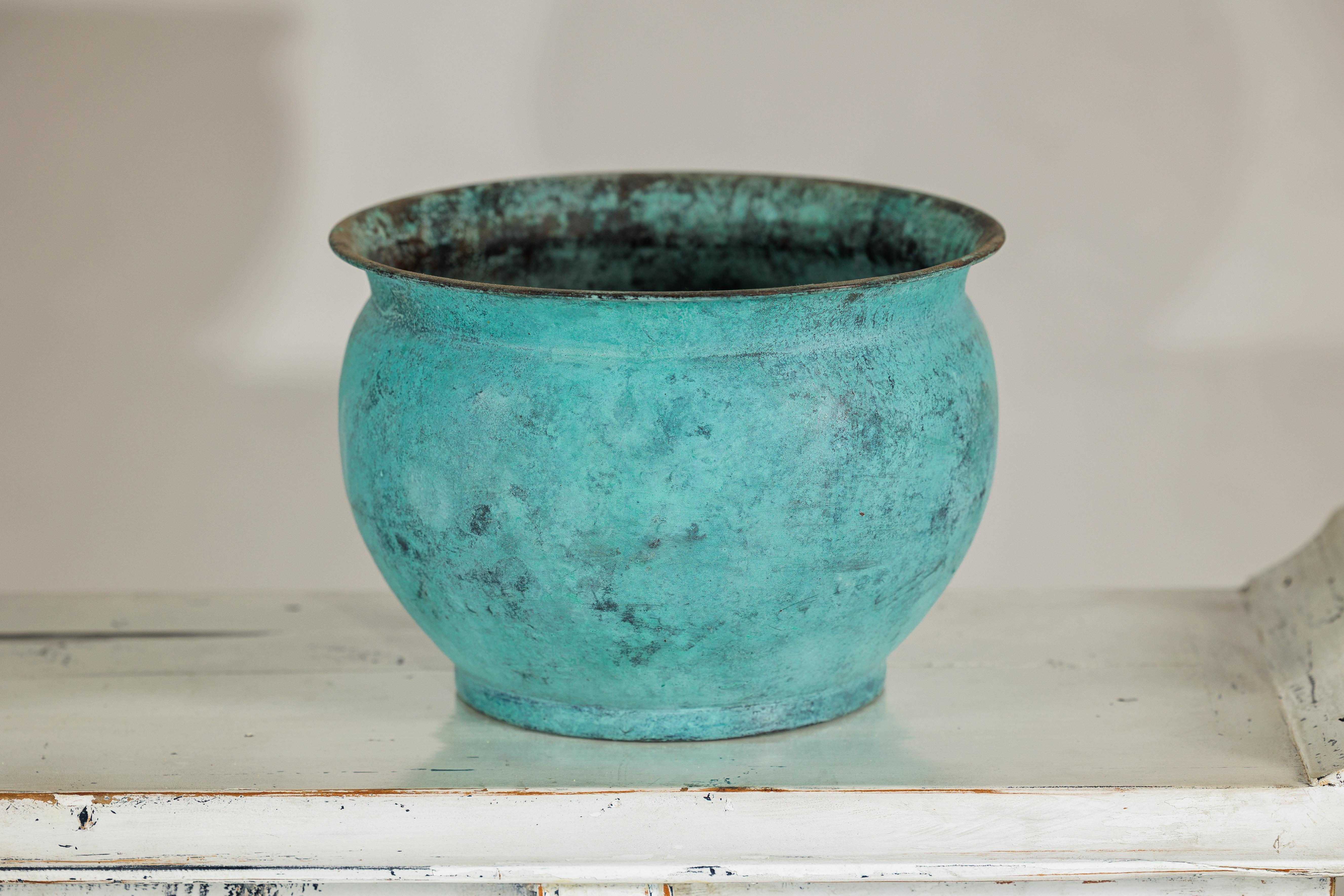 Set di tre cachepot indiani d'epoca in rame con patina turchese invecchiata in vendita 6