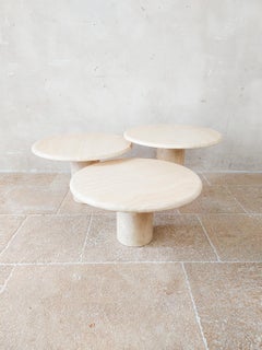 Ensemble de trois tables basses rondes italiennes vintage en travertin, années 1970
