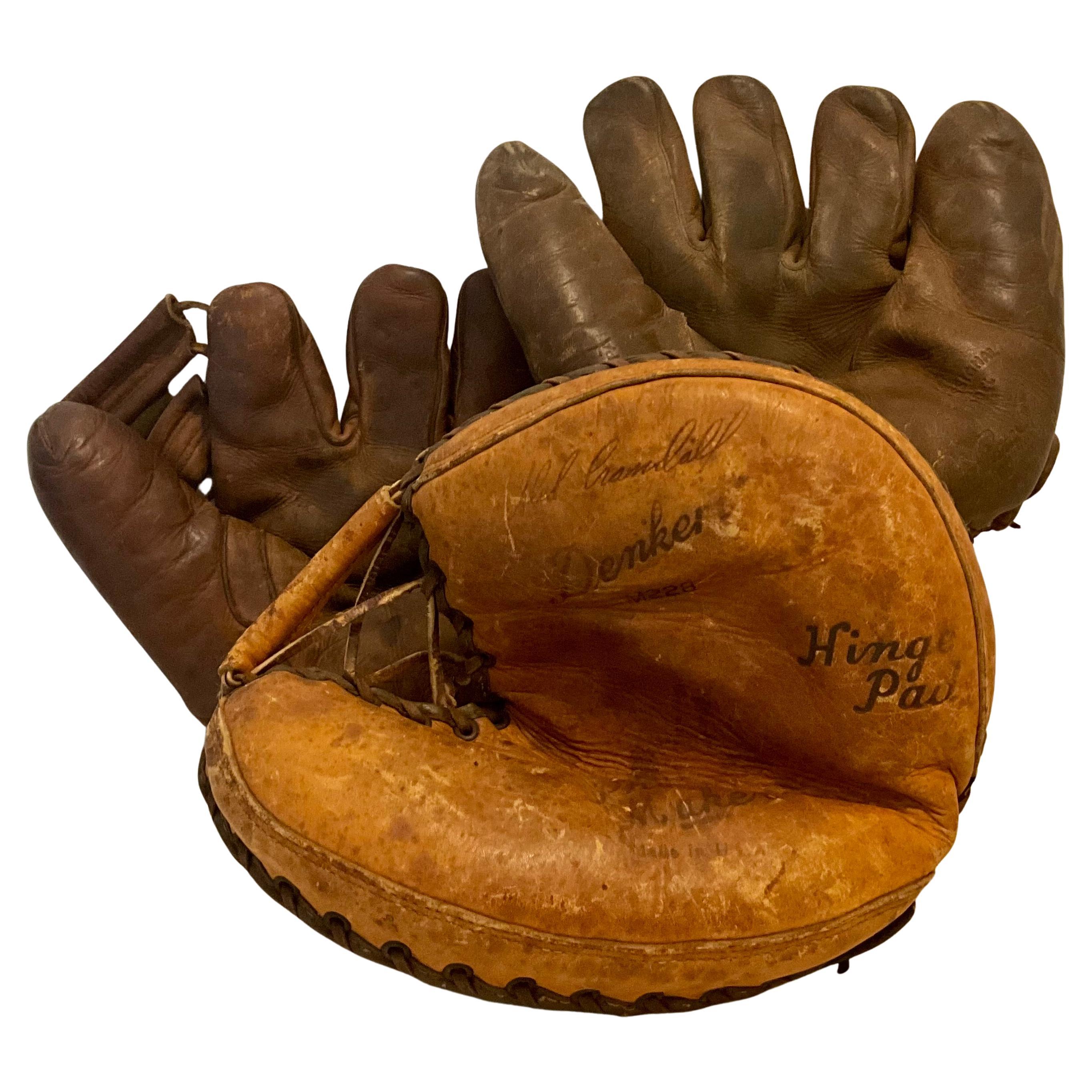 Satz von drei Vintage Leder Baseball-Handschuhe, einschließlich frühen Catcher
s Mitt