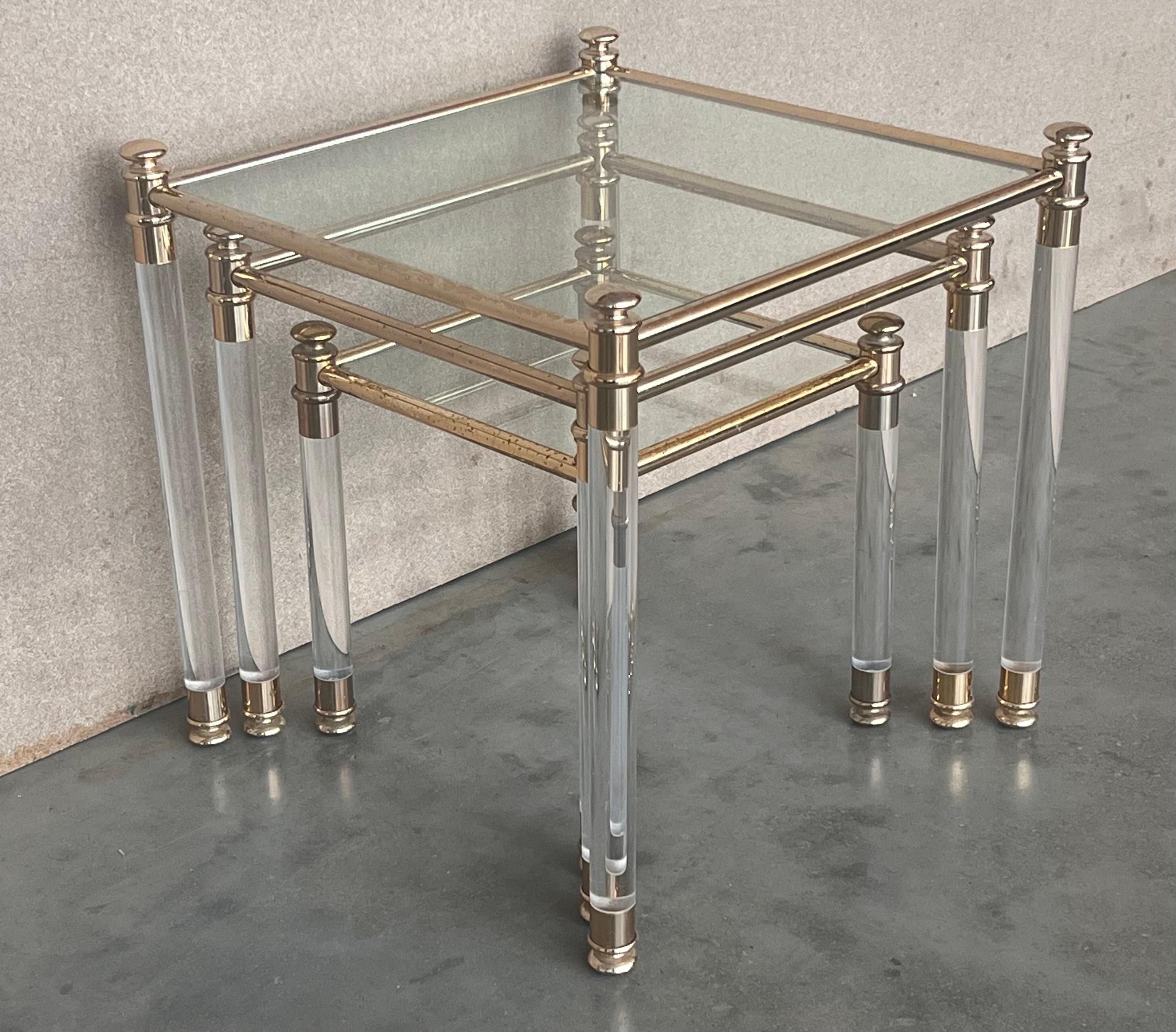 Set of Three Vintage Lucite an Brass Nesting Tables with Glass Top In Good Condition For Sale In Miami, FL