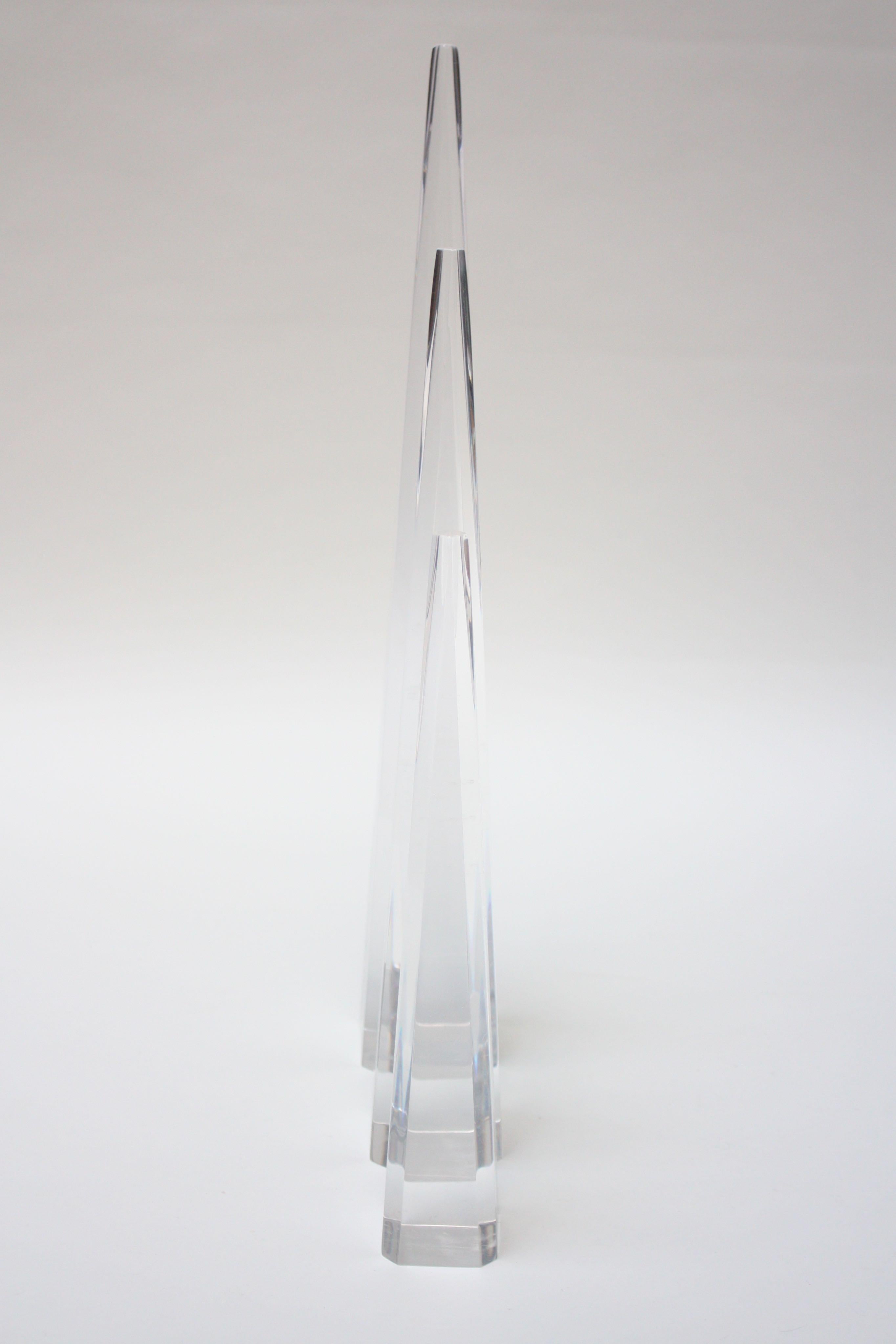 Mid-Century Modern Set of Three Vintage Lucite Obelisk Decorative Sculptures For Sale