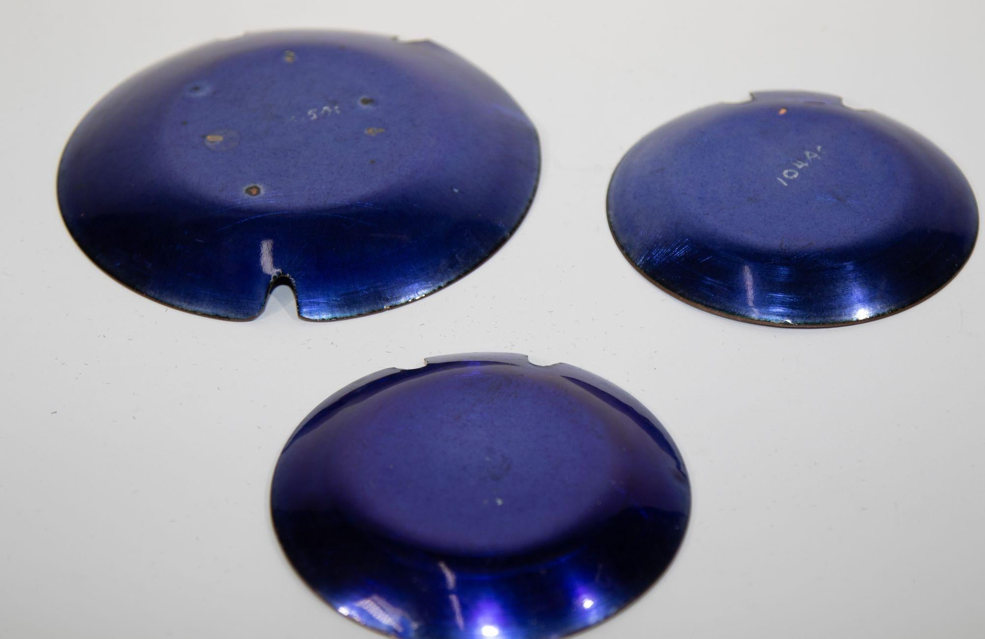 20th Century Vintage Sascha Brastoff Ashtrays Blue Metal Enameled Set of 3 Circa 1960's For Sale