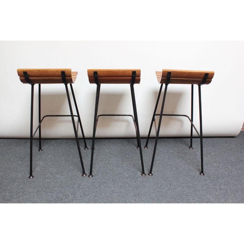 Set of Three Vintage Modernist Maple and Wrought Iron Bar Stools In Good Condition For Sale In Brooklyn, NY