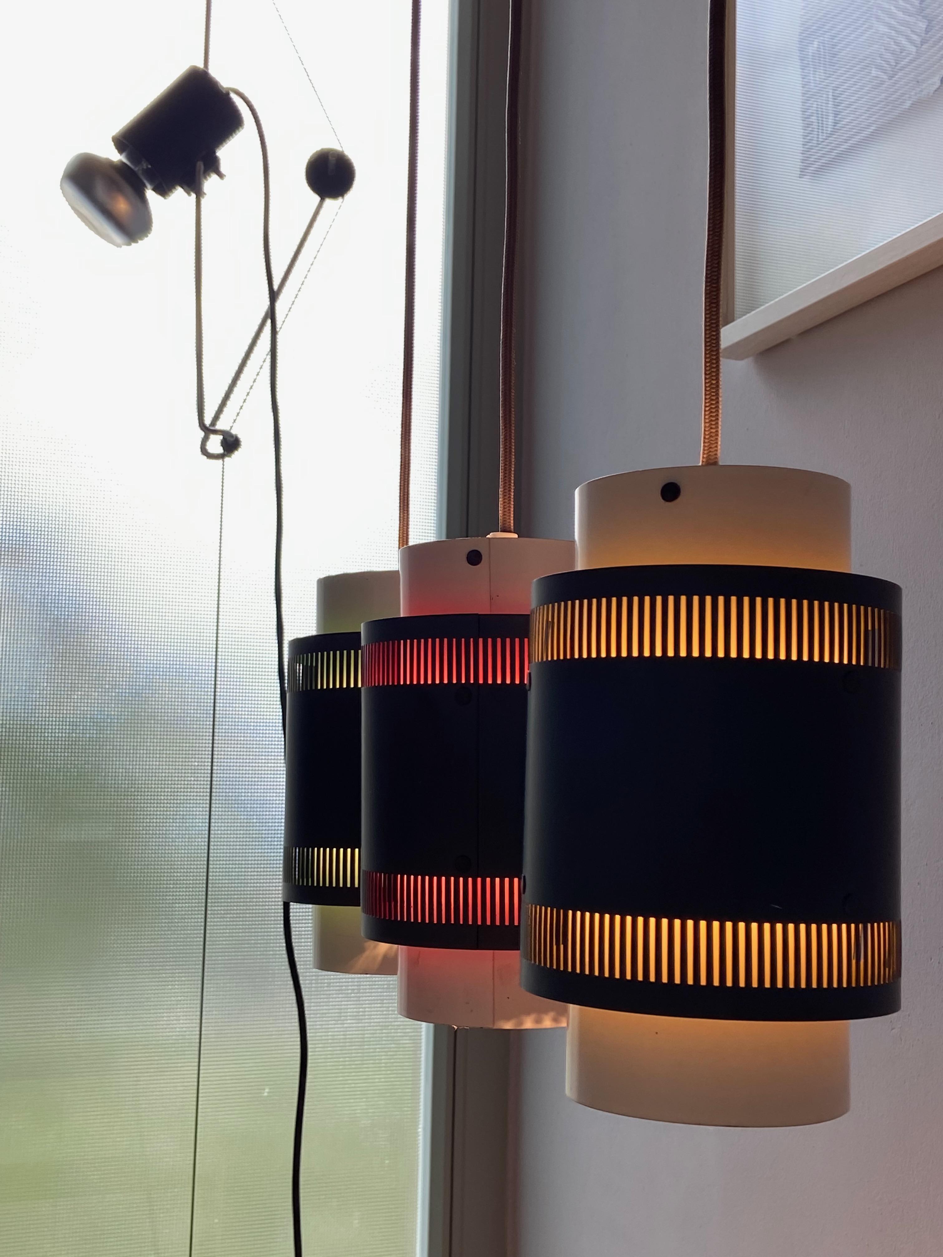 20ième siècle Ensemble de trois lampes suspendues Vintage 1960's Made in Denmark en vente
