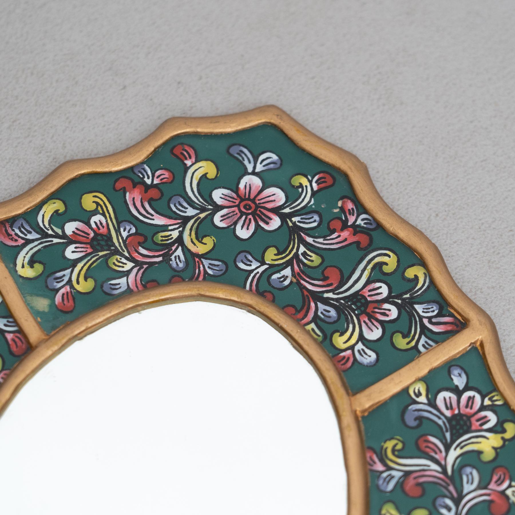 Ensemble de trois miroirs muraux péruviens vintage du milieu du siècle en bois peints à la main en vente 3