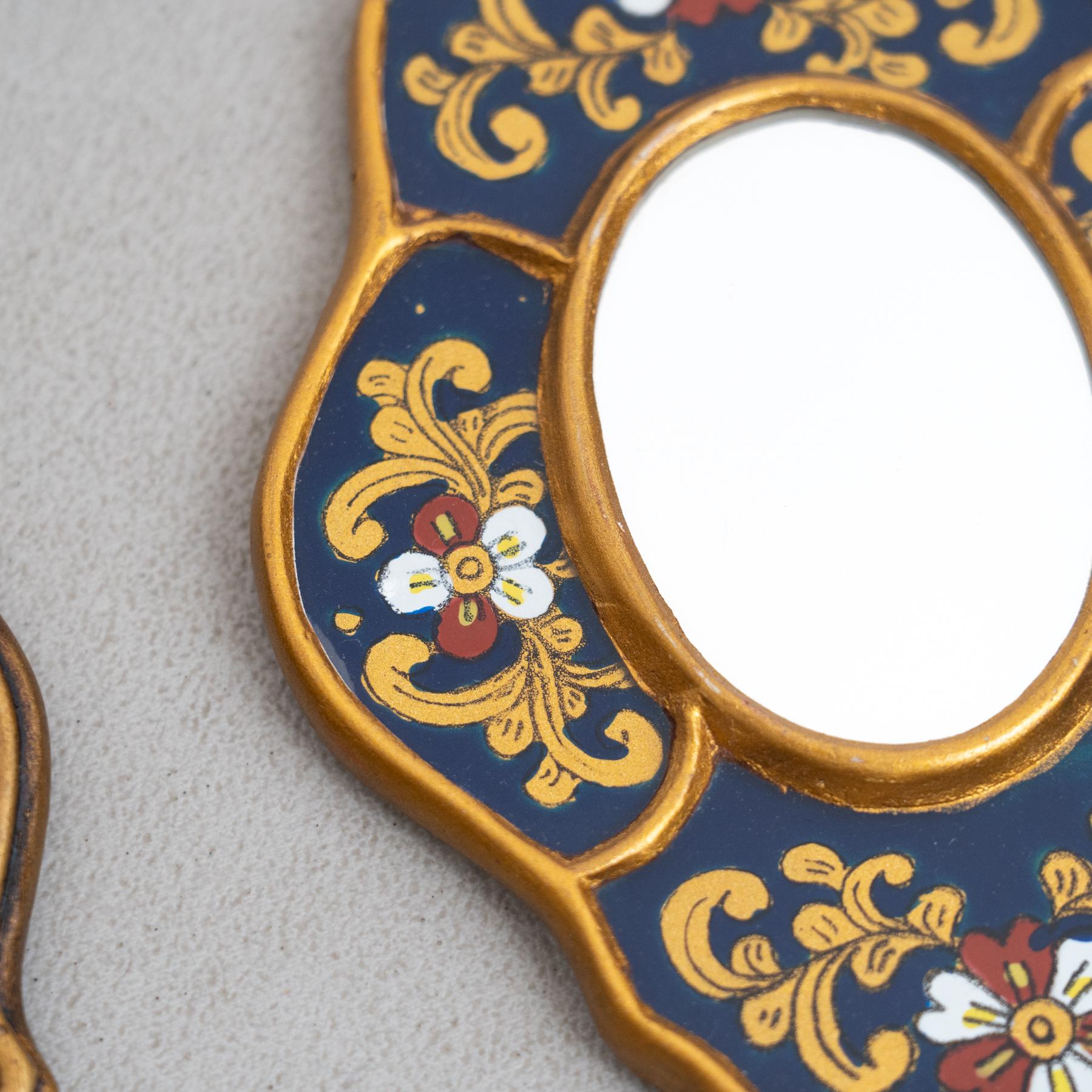 Ensemble de trois miroirs muraux péruviens vintage du milieu du siècle en bois peints à la main en vente 4