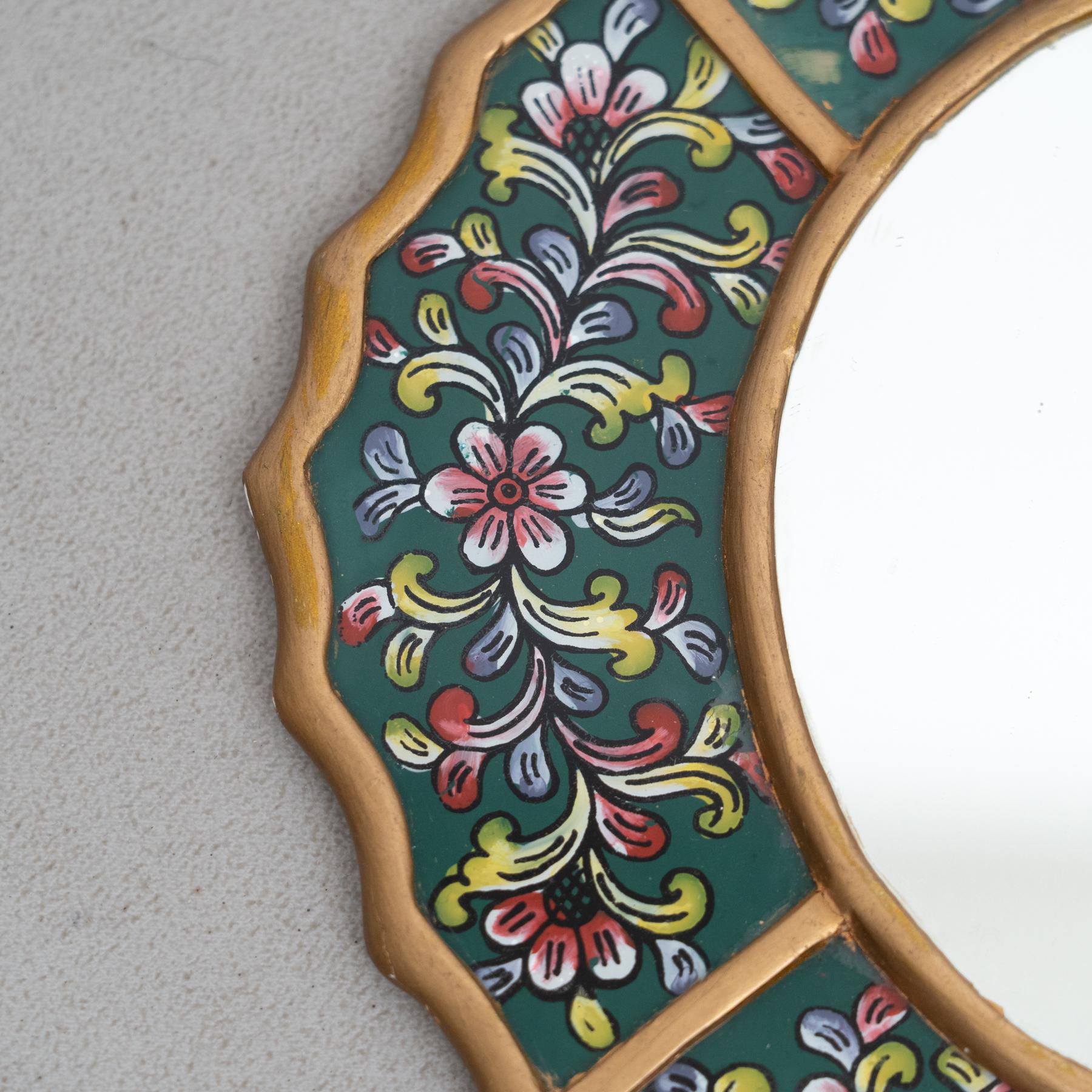 Ensemble de trois miroirs muraux péruviens vintage du milieu du siècle en bois peints à la main en vente 4