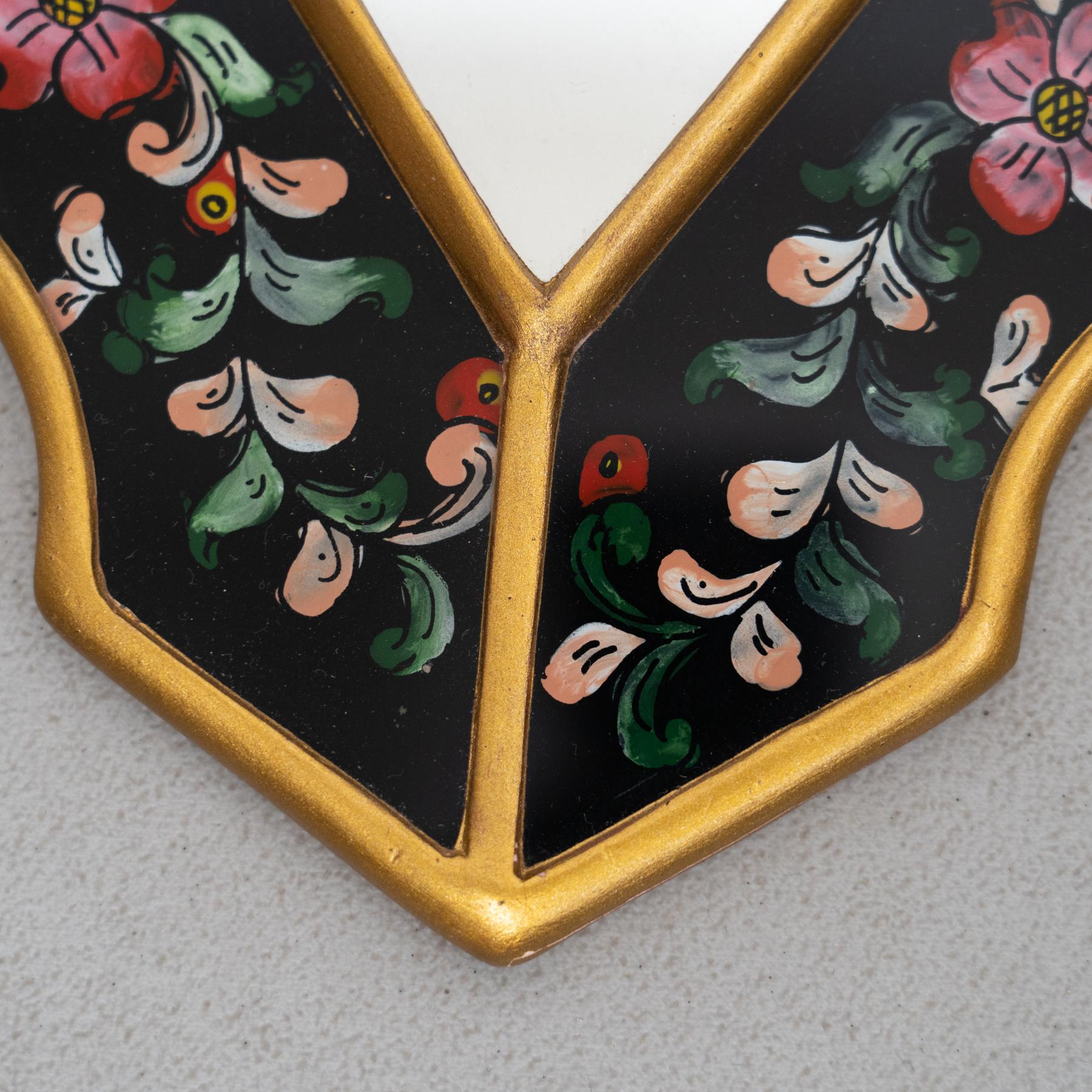 Ensemble de trois miroirs muraux péruviens vintage du milieu du siècle en bois peints à la main en vente 4
