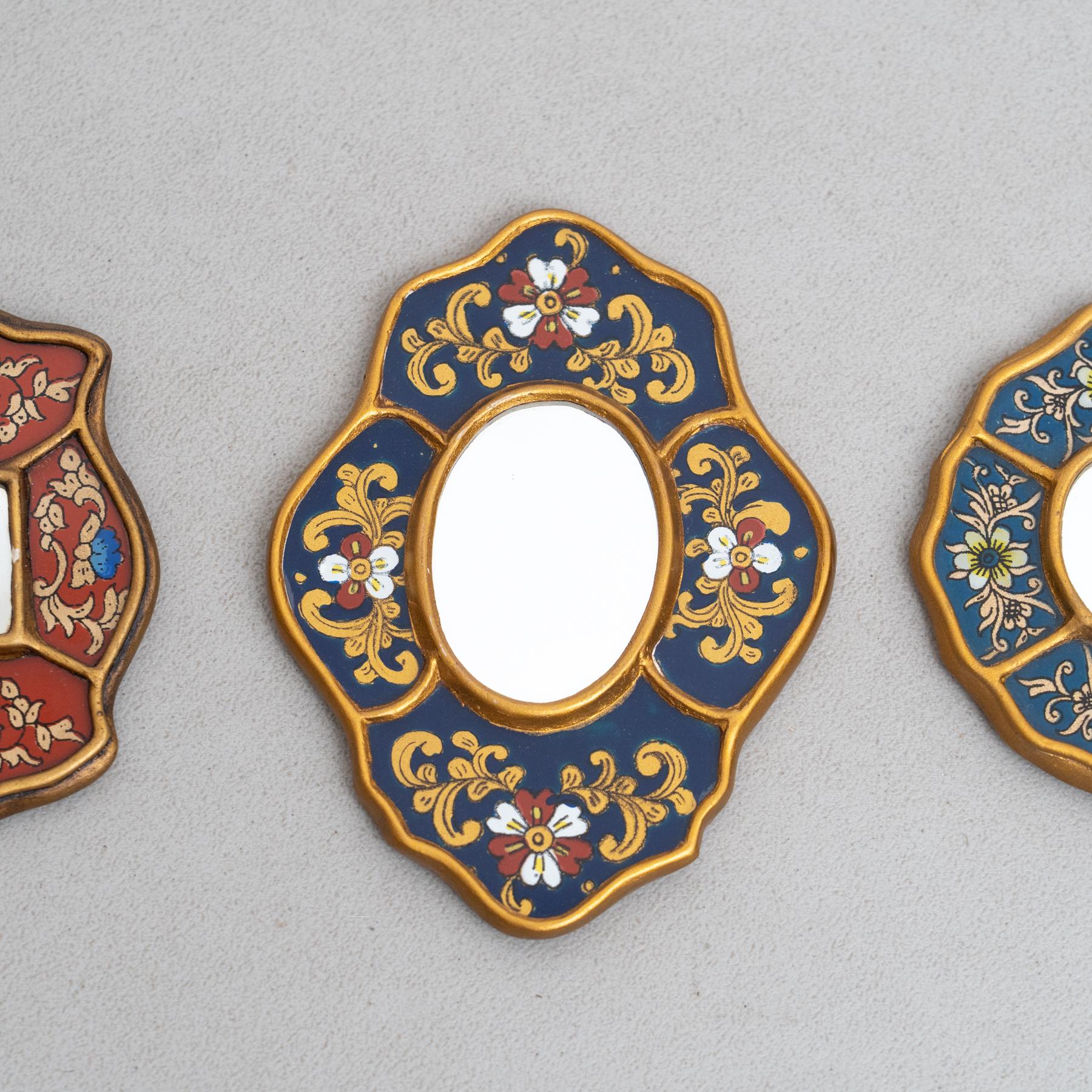Ensemble de trois miroirs muraux péruviens vintage du milieu du siècle en bois peints à la main Bon état - En vente à Barcelona, ES