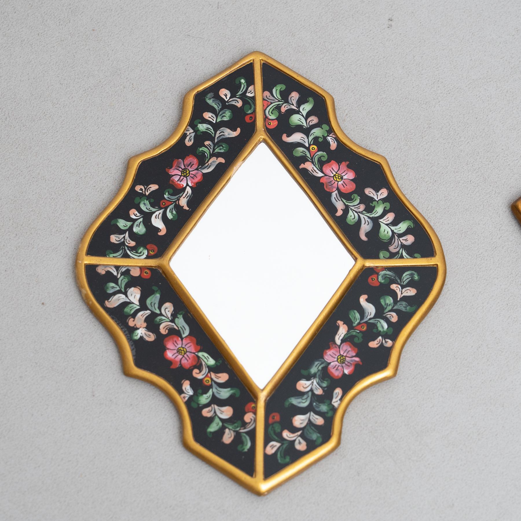 Ensemble de trois miroirs muraux péruviens vintage du milieu du siècle en bois peints à la main Bon état - En vente à Barcelona, ES