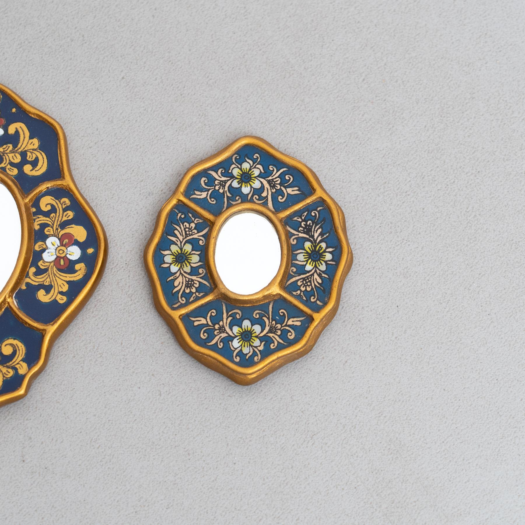 Milieu du XXe siècle Ensemble de trois miroirs muraux péruviens vintage du milieu du siècle en bois peints à la main en vente