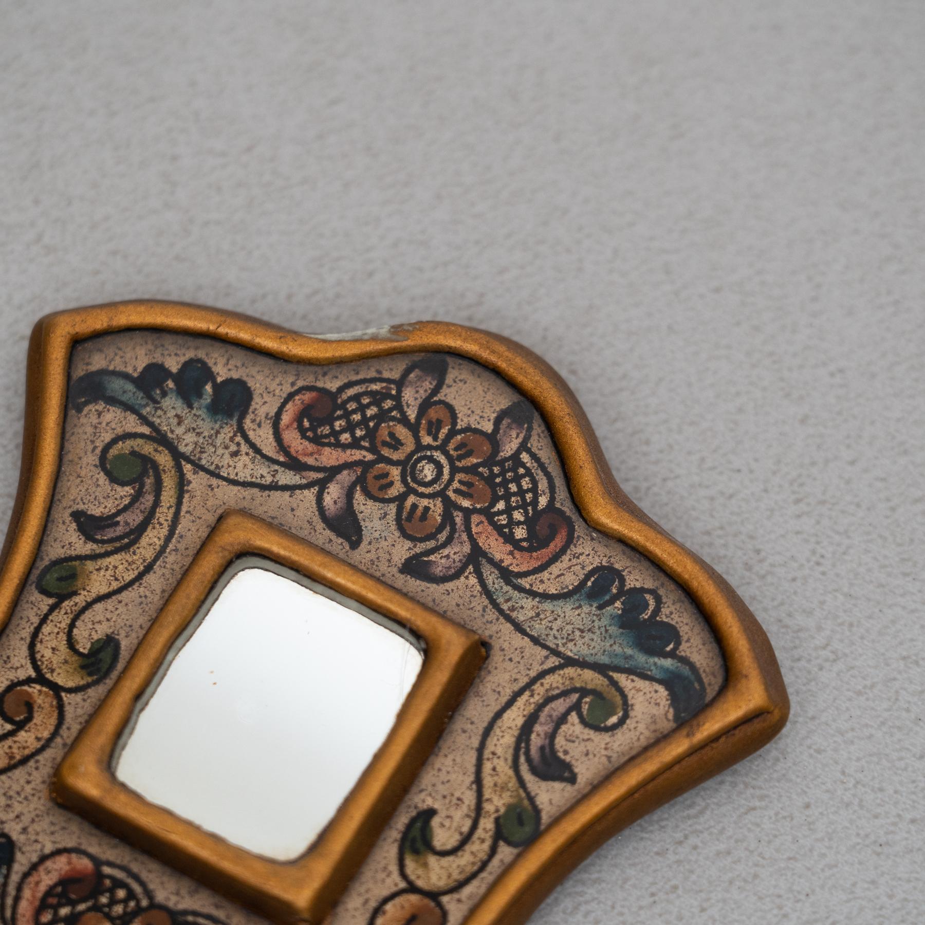 Ensemble de trois miroirs muraux péruviens vintage du milieu du siècle en bois peints à la main en vente 1