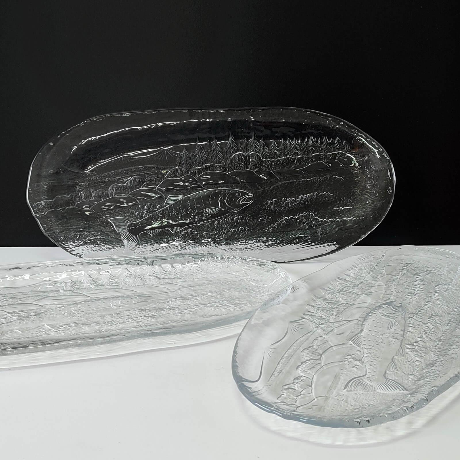 Juego de tres platos salmón vintage, cristal, Paul Isling para Nybro Glasbruk Escandinavo moderno en venta