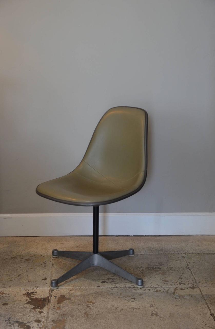 Américain Ensemble de trois chaises pivotantes vintage Eames pour Herman Miller en vente