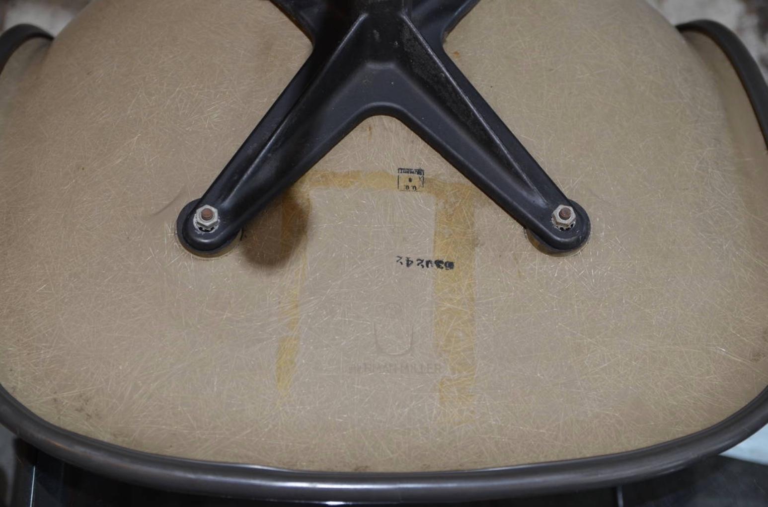 Milieu du XXe siècle Ensemble de trois chaises pivotantes vintage Eames pour Herman Miller en vente
