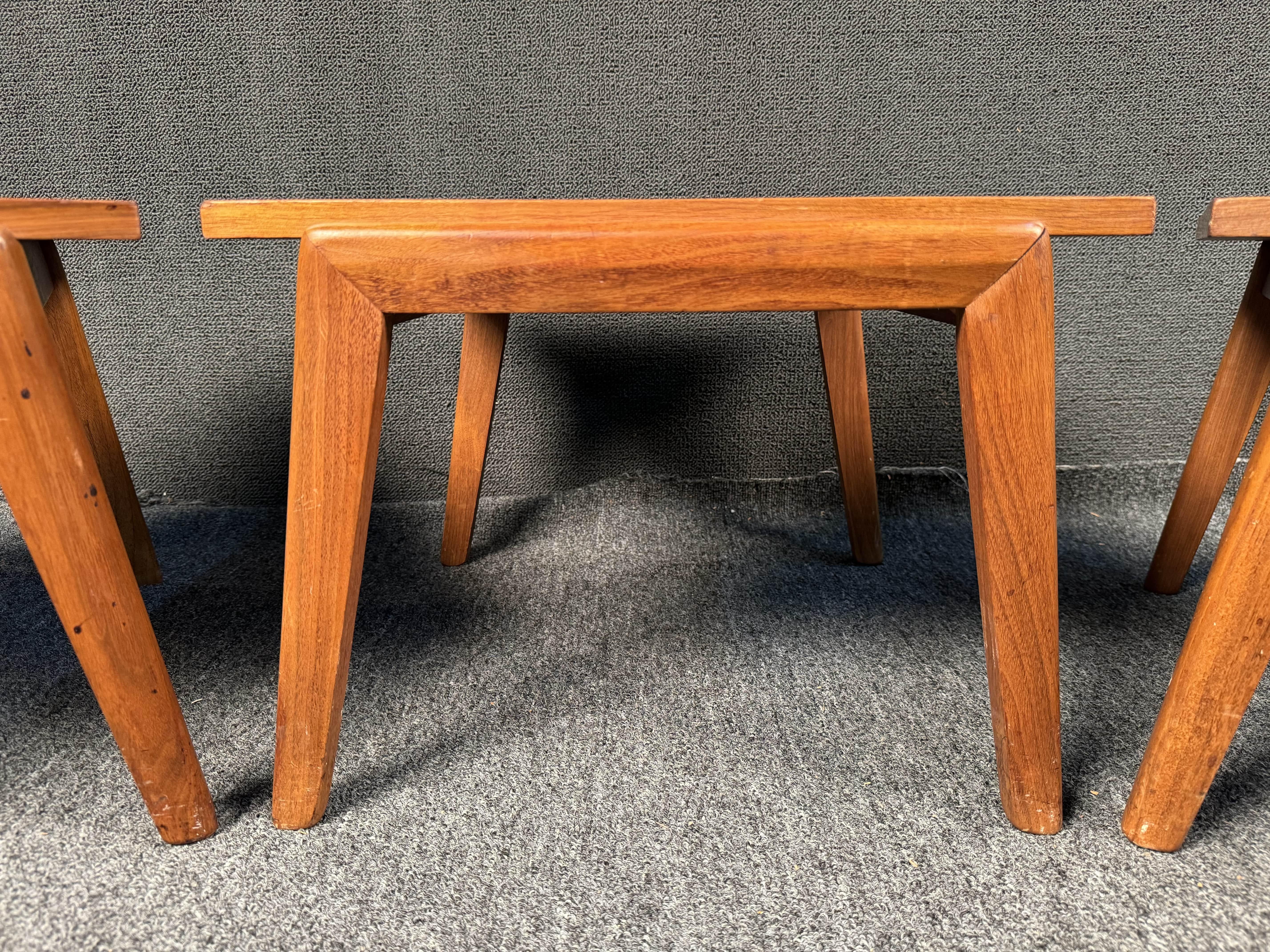Satz von drei Endtischen aus Teakholz im Vintage-Stil im Angebot 5