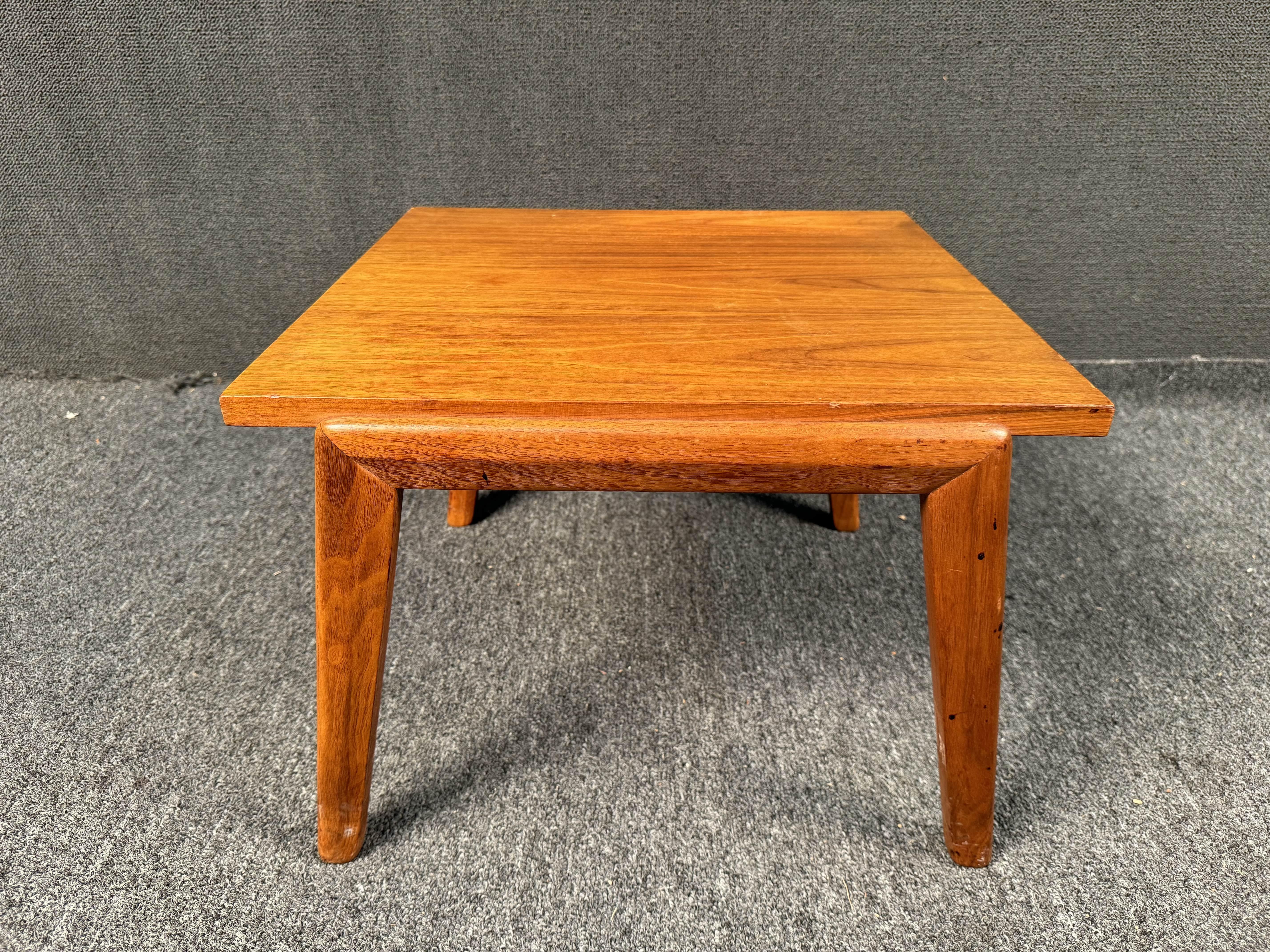 Satz von drei Endtischen aus Teakholz im Vintage-Stil im Angebot 7