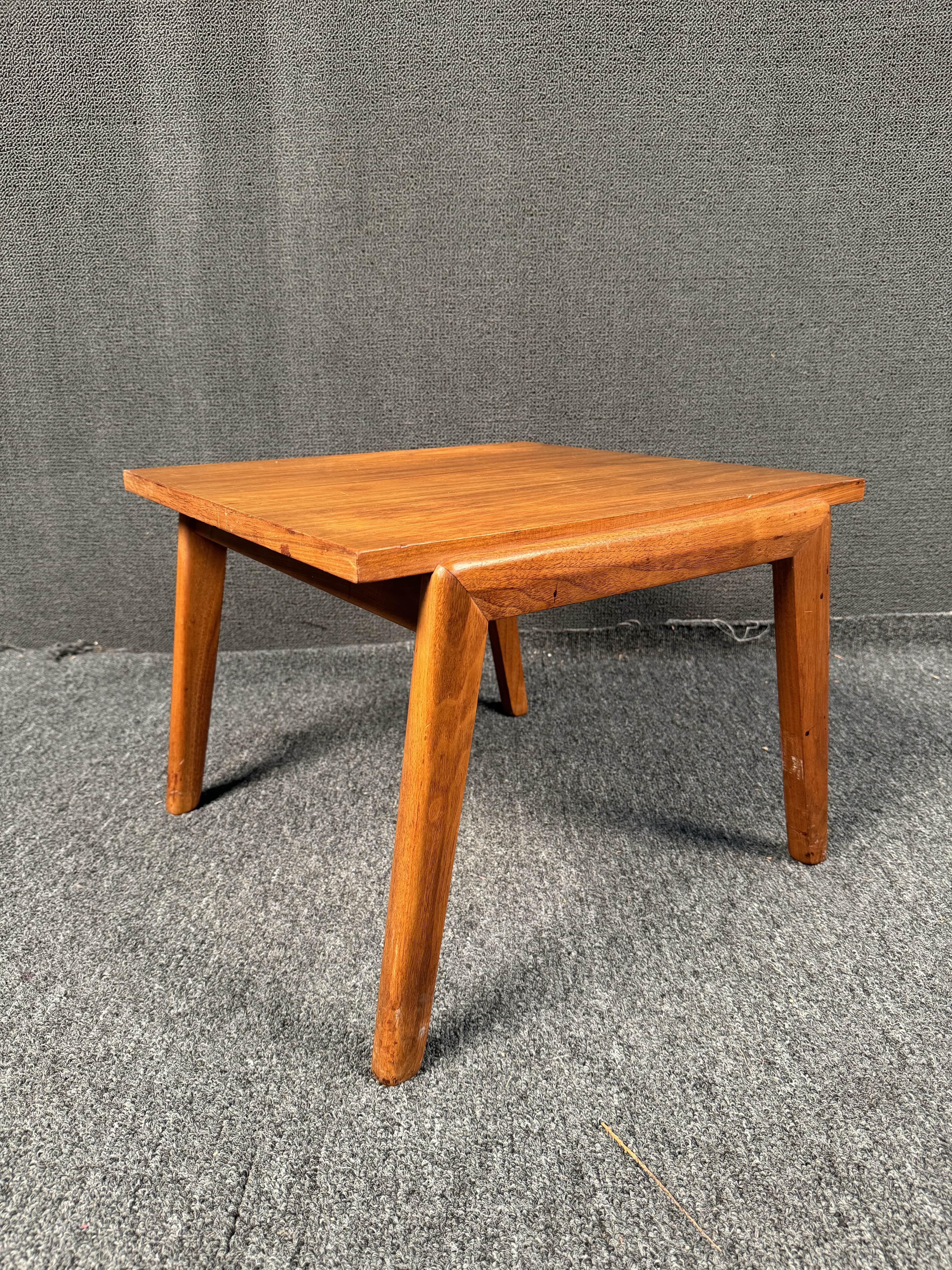 Satz von drei Endtischen aus Teakholz im Vintage-Stil im Angebot 8
