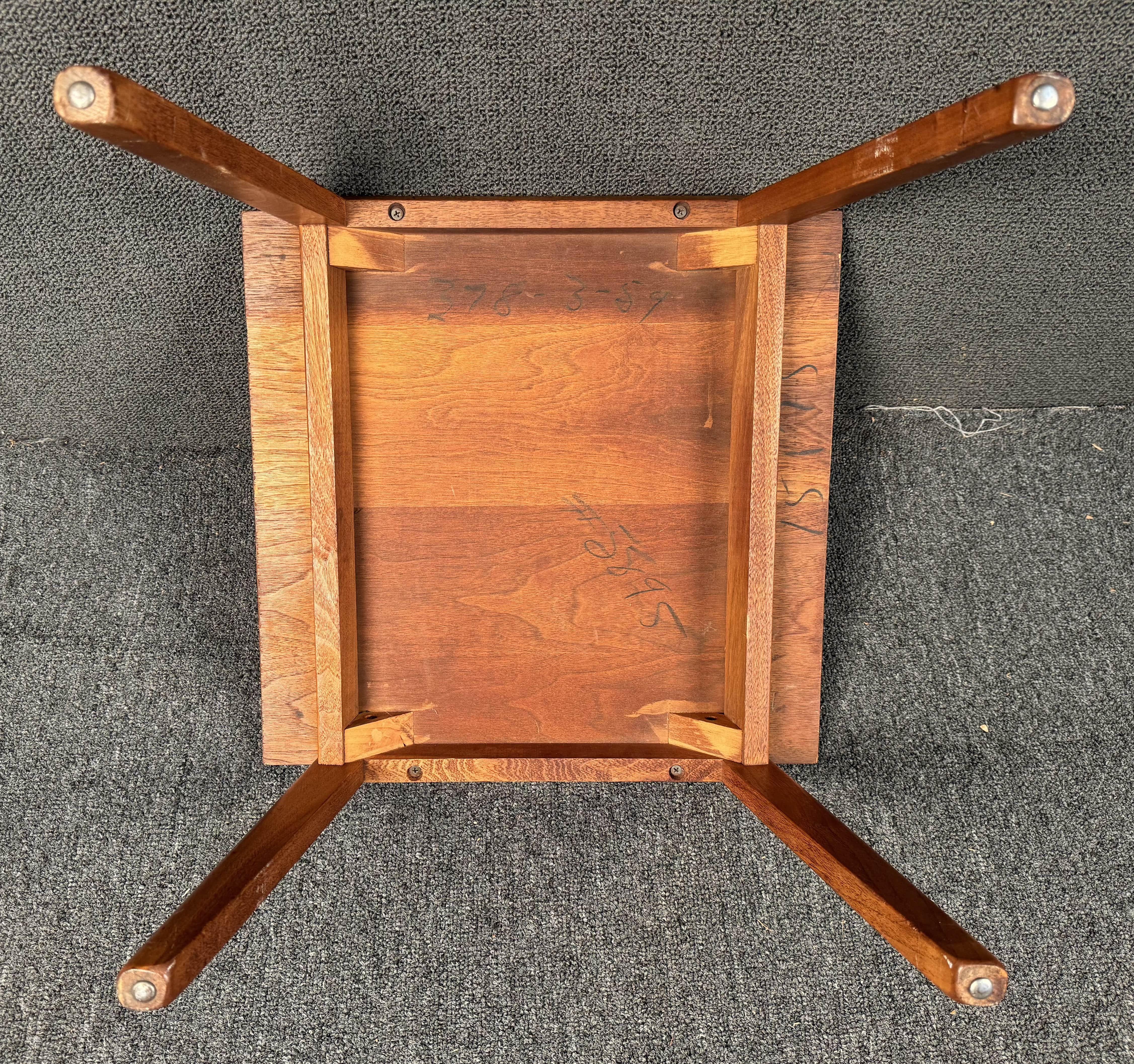 Satz von drei Endtischen aus Teakholz im Vintage-Stil im Angebot 11