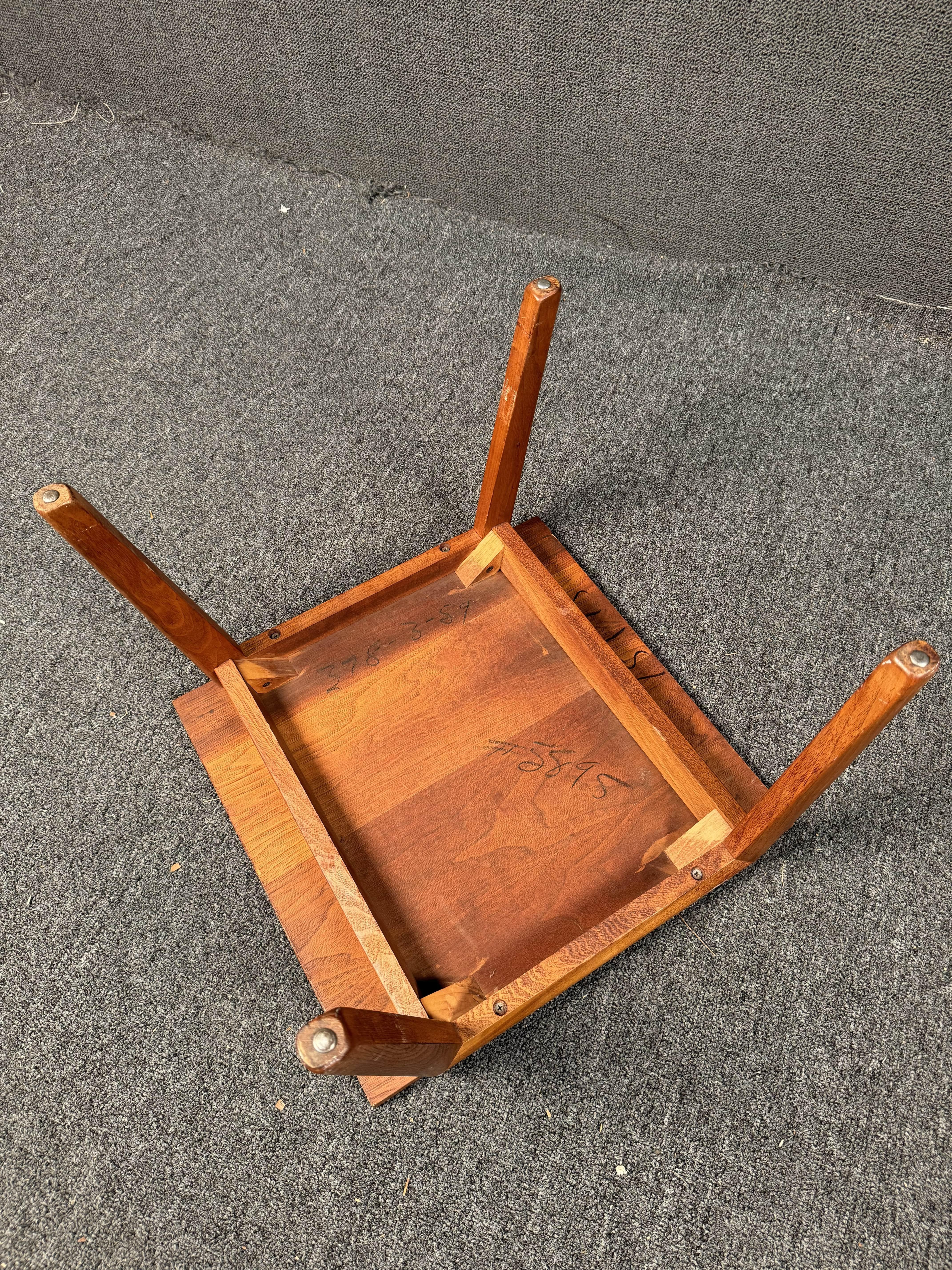 Satz von drei Endtischen aus Teakholz im Vintage-Stil im Angebot 12