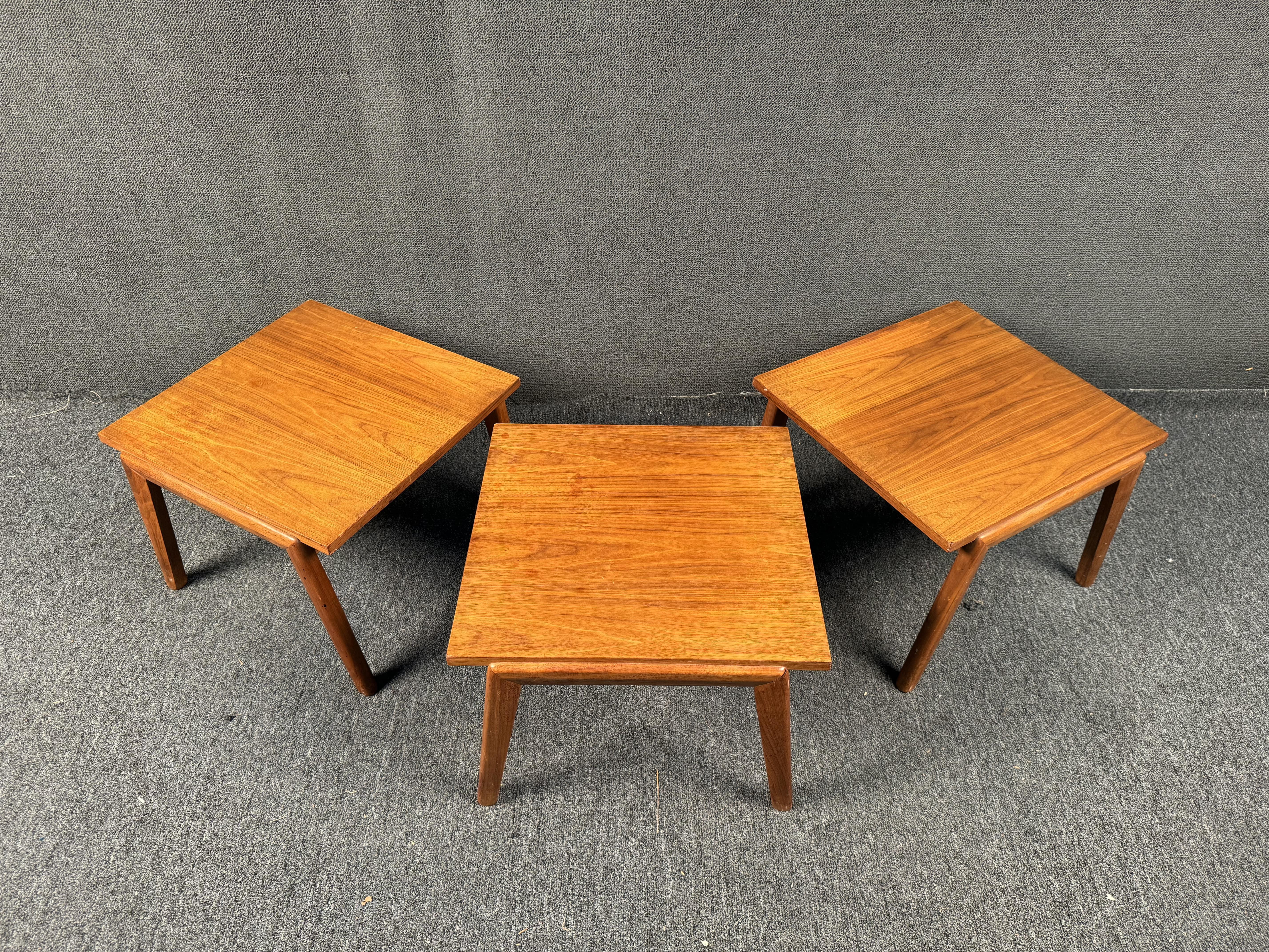 Satz von drei Endtischen aus Teakholz im Vintage-Stil (Moderne der Mitte des Jahrhunderts) im Angebot
