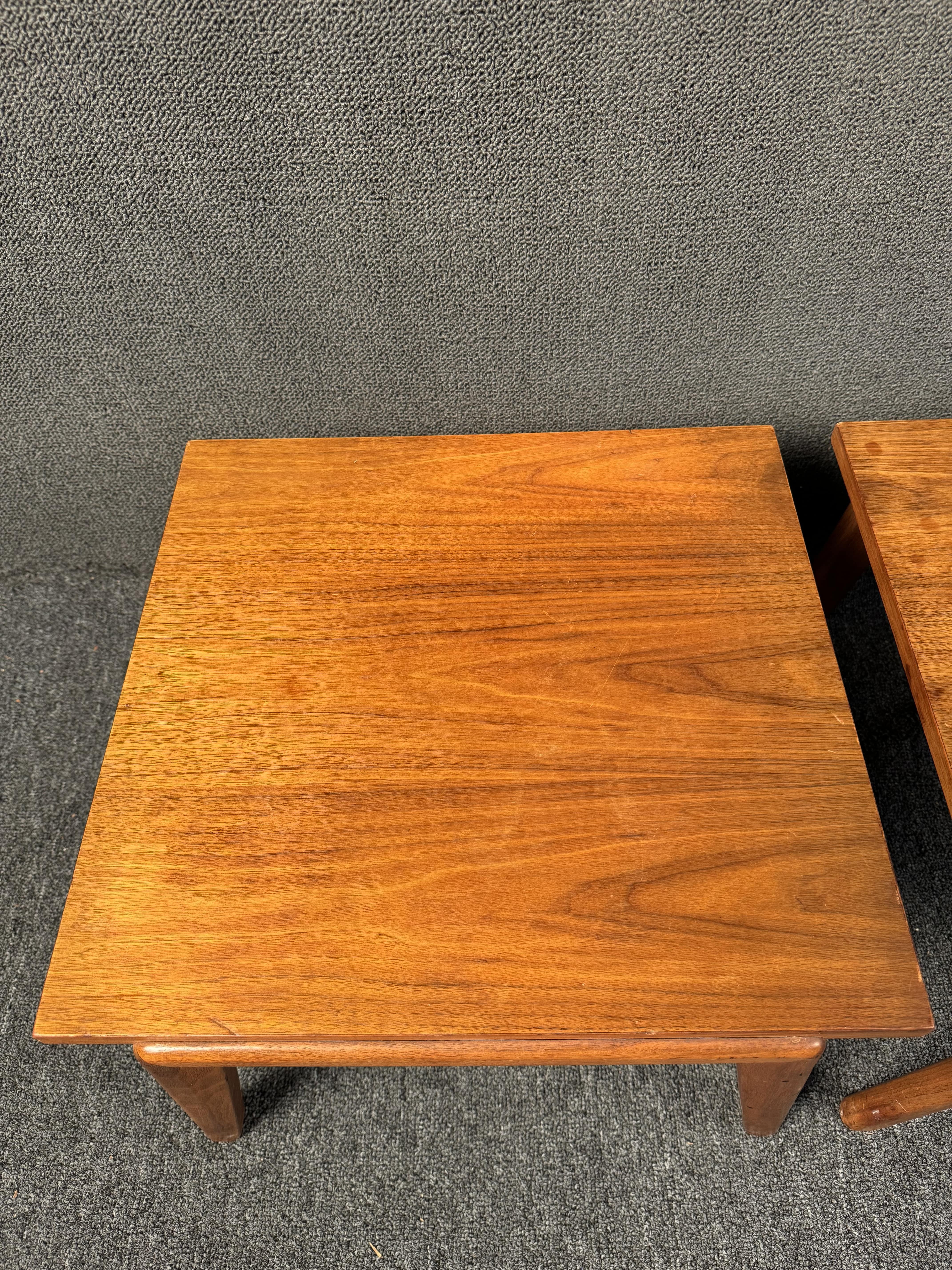 Satz von drei Endtischen aus Teakholz im Vintage-Stil im Angebot 2