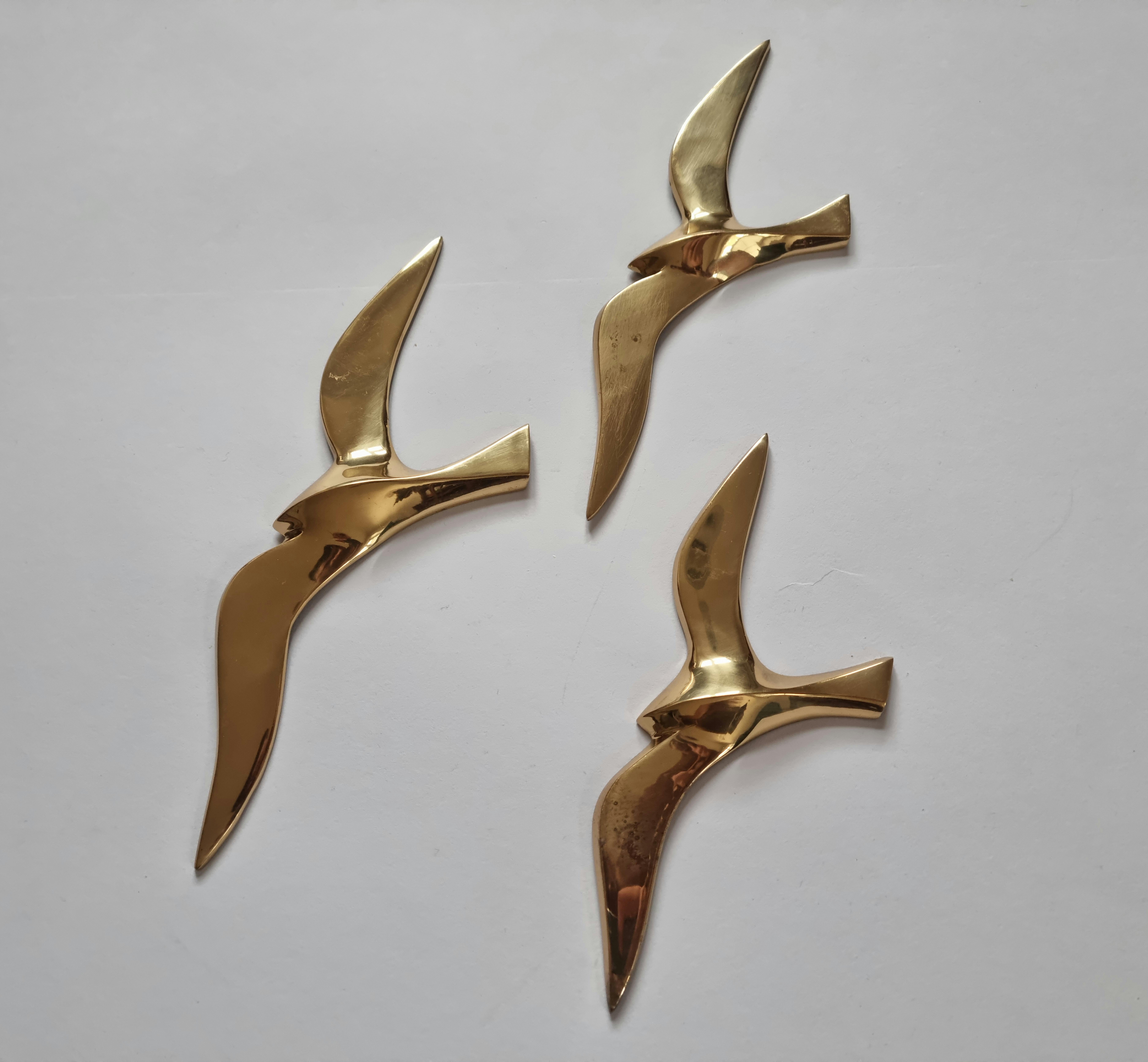Set di tre sculture da parete in ottone con gabbiani, Austria, anni '60 in vendita 1
