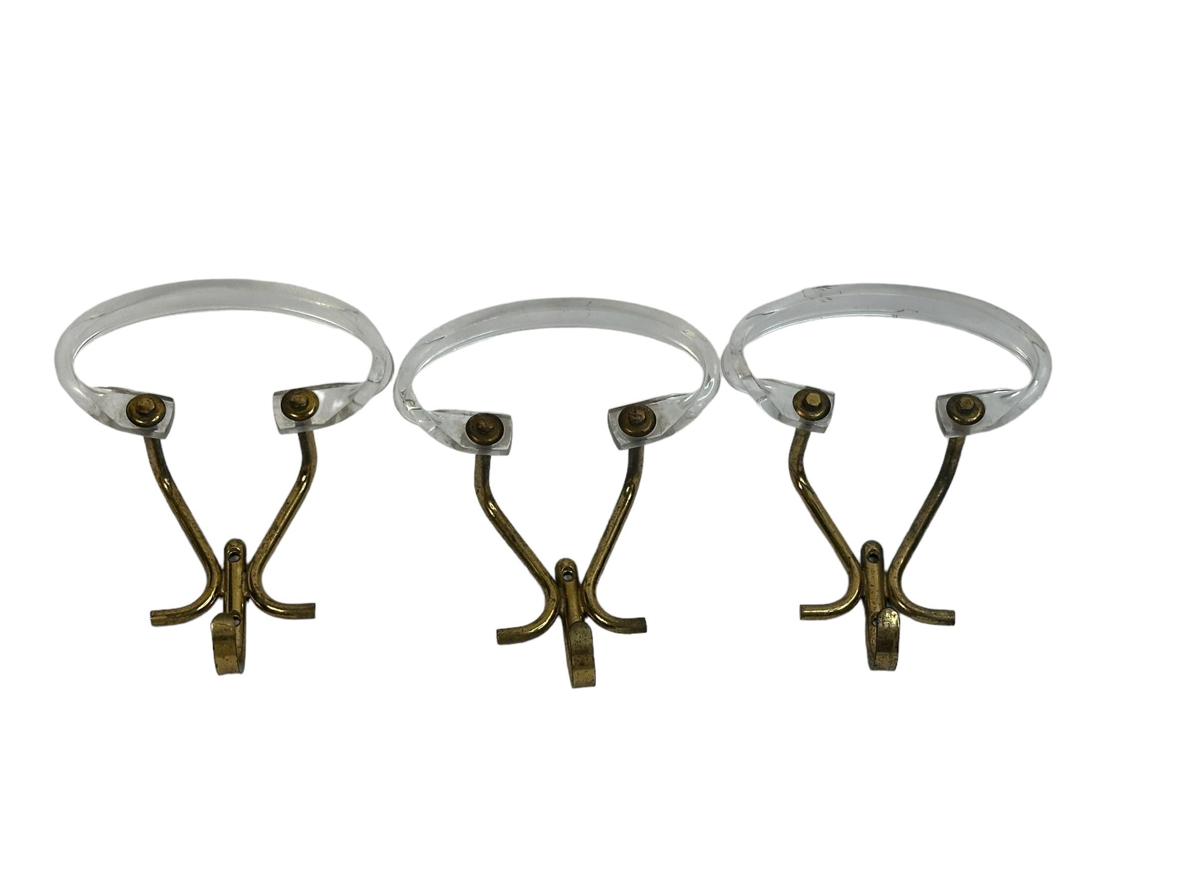 Set of Three Wall Coat Hooks, Lucite and Brass, Mid-Century Modern, 1960s In Good Condition For Sale In Nuernberg, DE