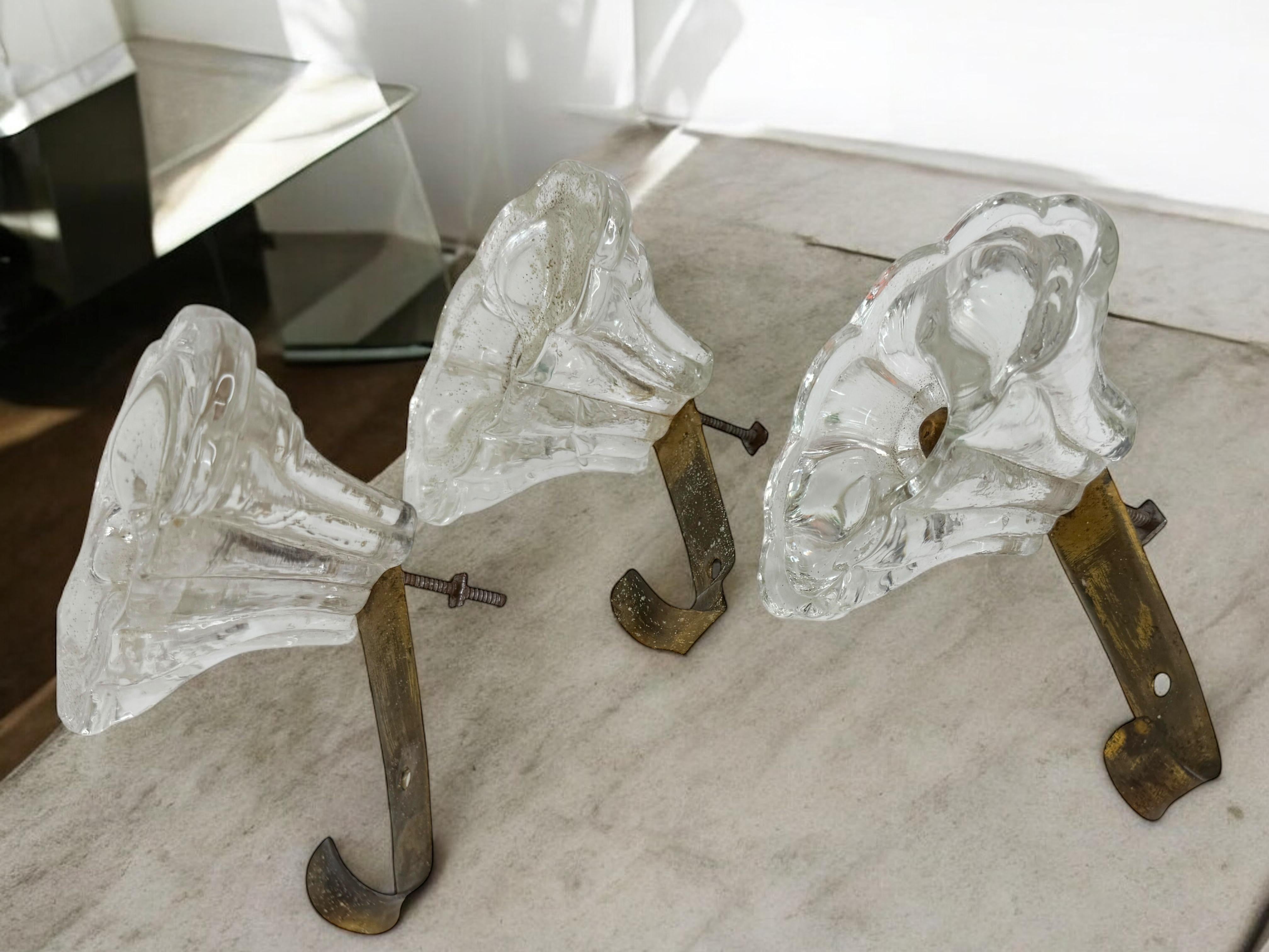 Set di tre appendiabiti da parete, vetro di Murano e ottone, metà del secolo scorso, 1950 in vendita 6