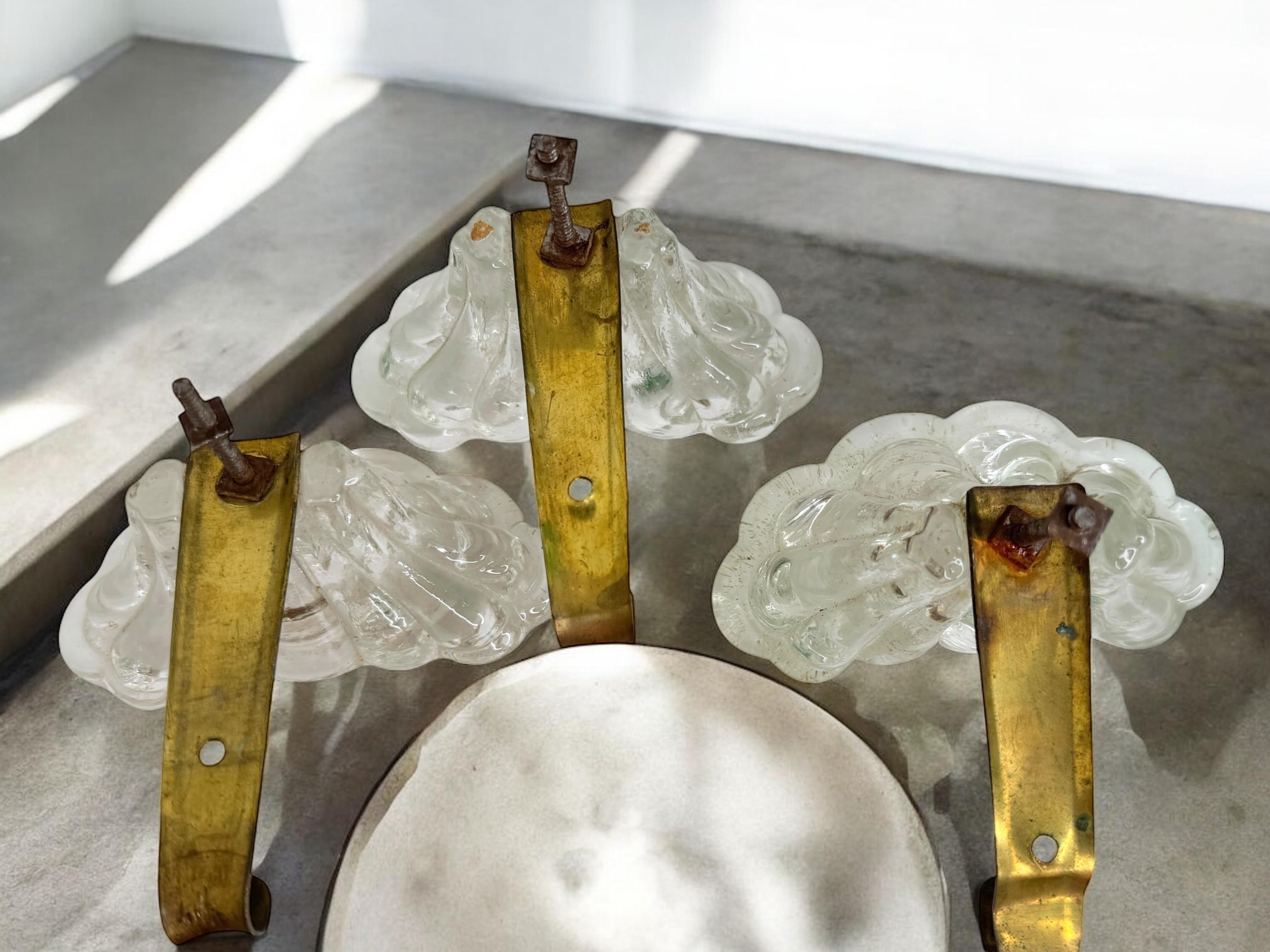 Set di tre appendiabiti da parete, vetro di Murano e ottone, metà del secolo scorso, 1950 in vendita 7