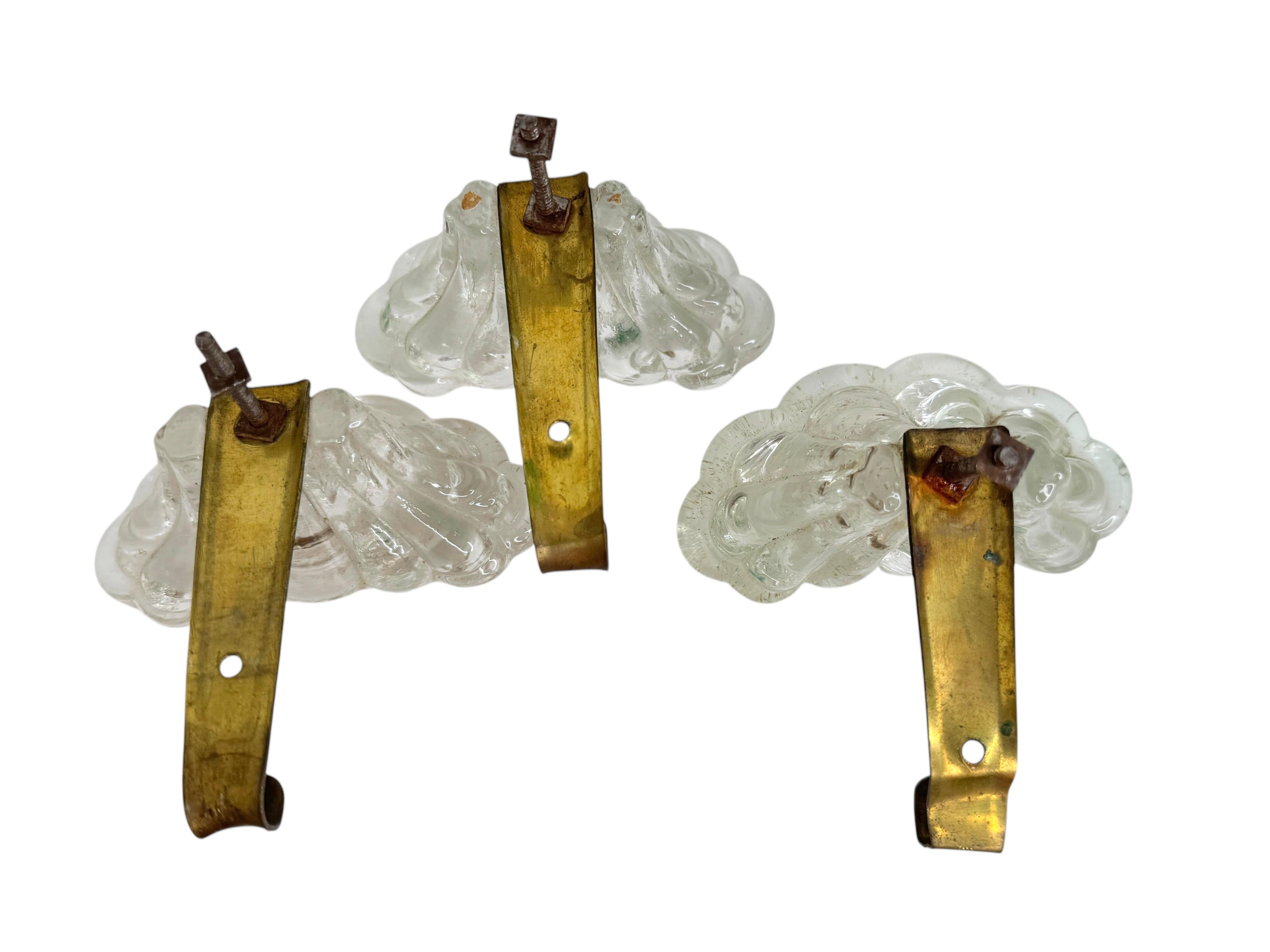 Set di tre appendiabiti da parete, vetro di Murano e ottone, metà del secolo scorso, 1950 in vendita 1