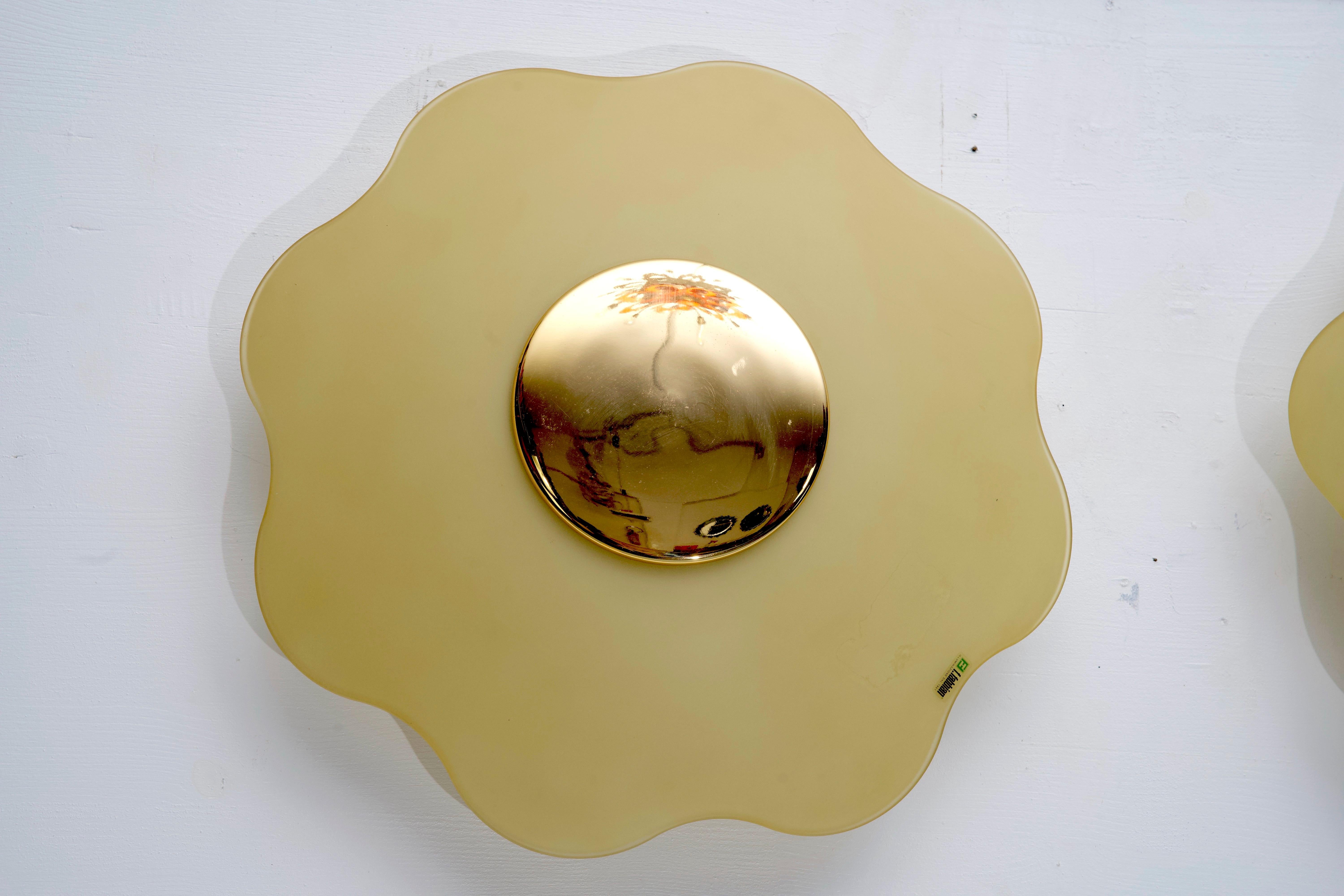Set of three wall lamps by Fabbian in murano glass and brass. Italy 1970s For Sale 7