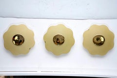 Ensemble de trois appliques murales par Murano en verre de Murano et laiton. Italie 1970