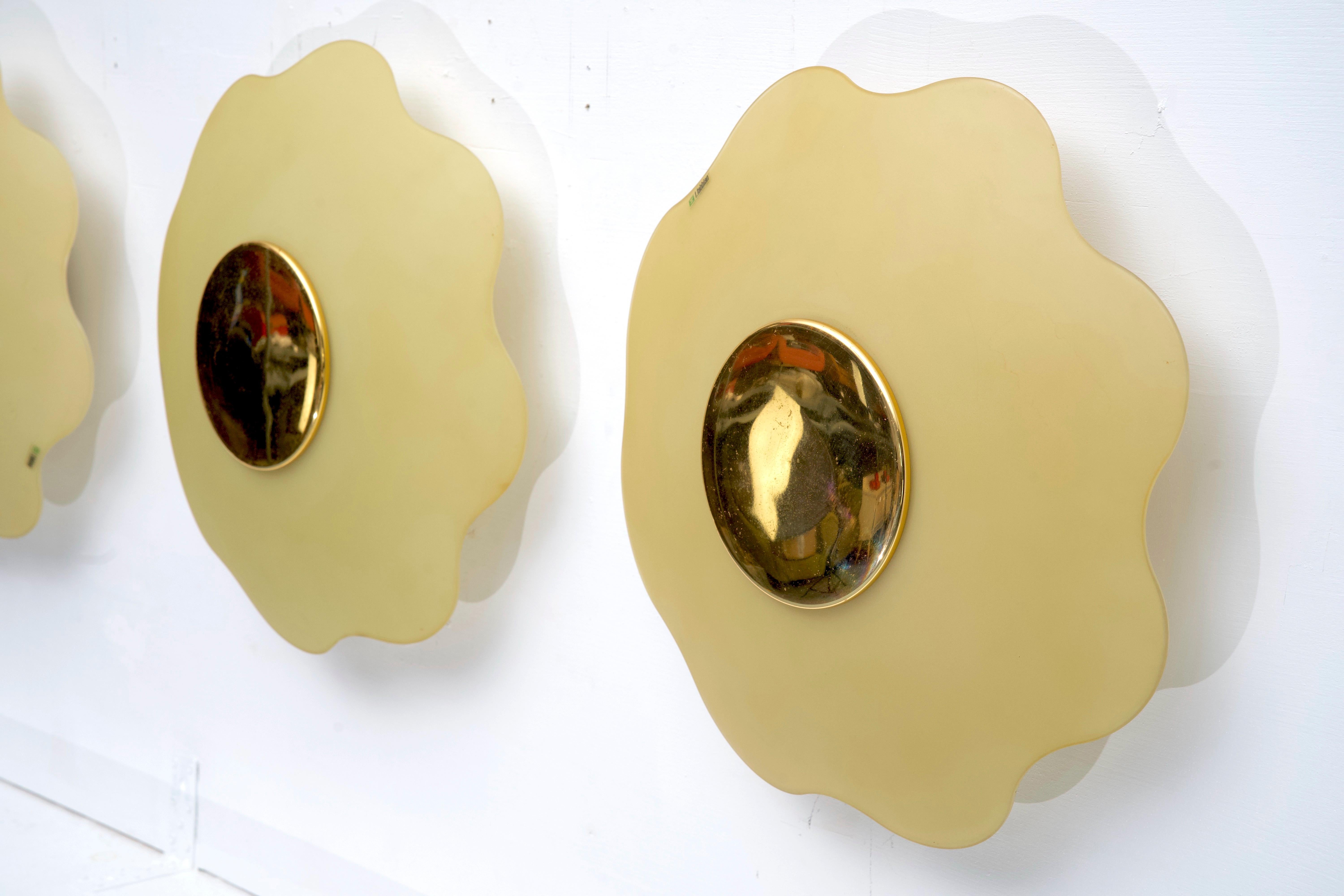 Brass Set of three wall lamps by Fabbian in murano glass and brass. Italy 1970s For Sale