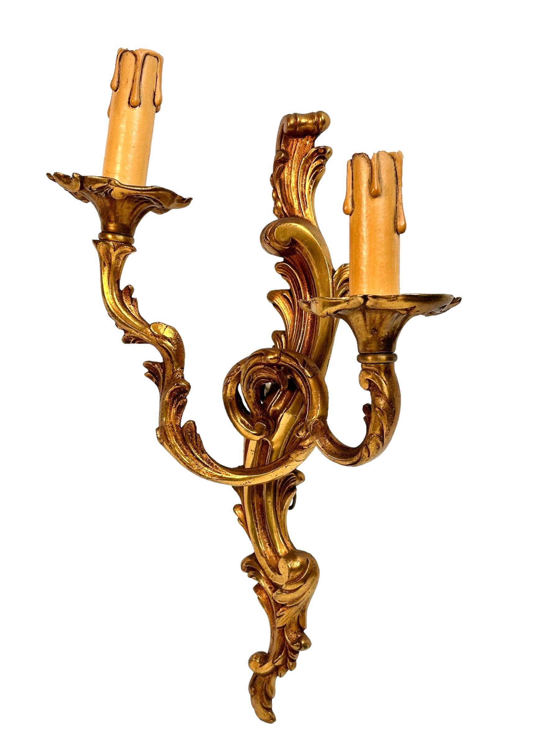 French Set of Three Wall Light  Sconce Bronze Louis XV Style Acanthus Leaf, France  For Sale