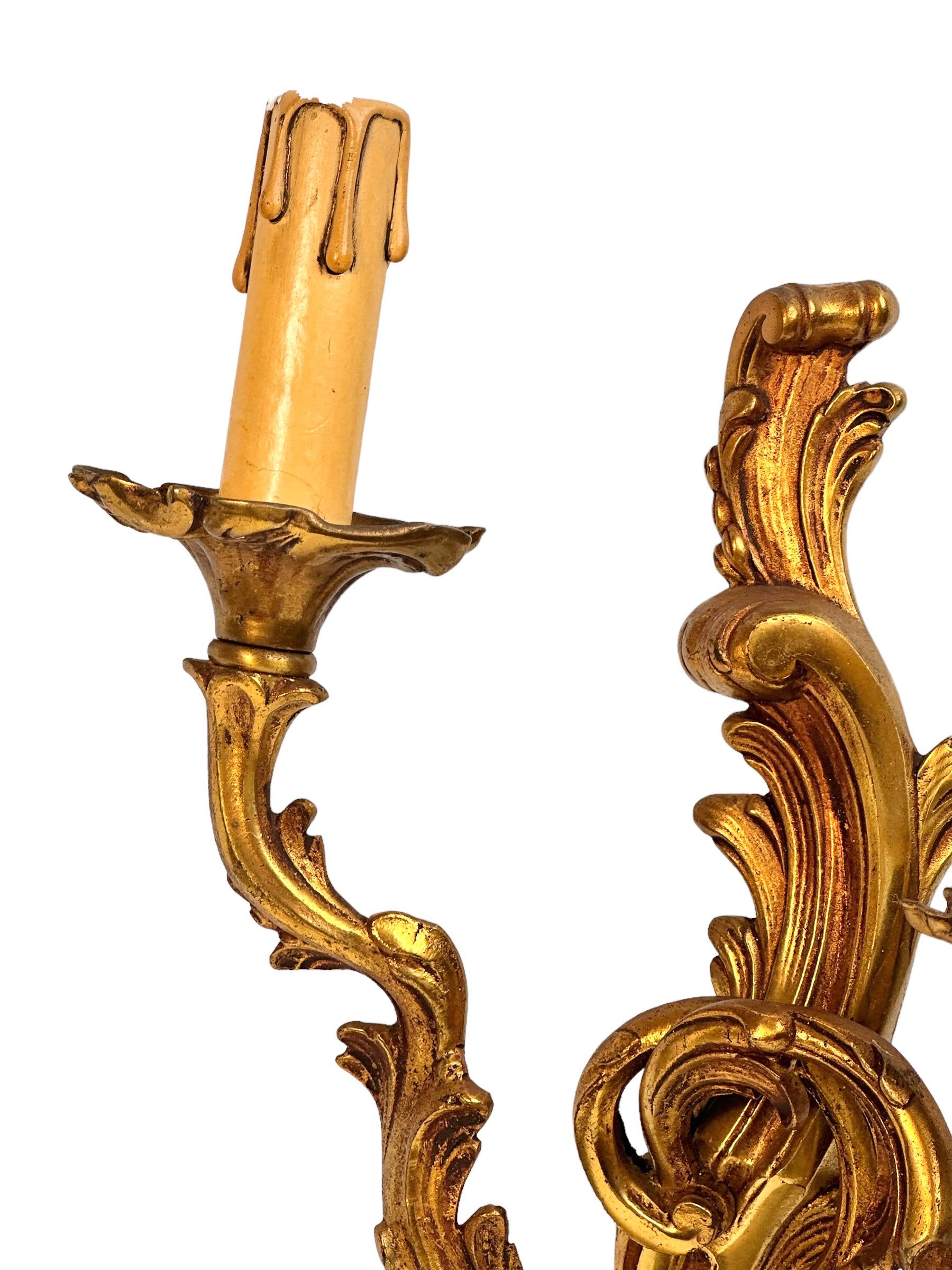 Set of Three Wall Light  Sconce Bronze Louis XV Style Acanthus Leaf, France  In Good Condition For Sale In Nuernberg, DE